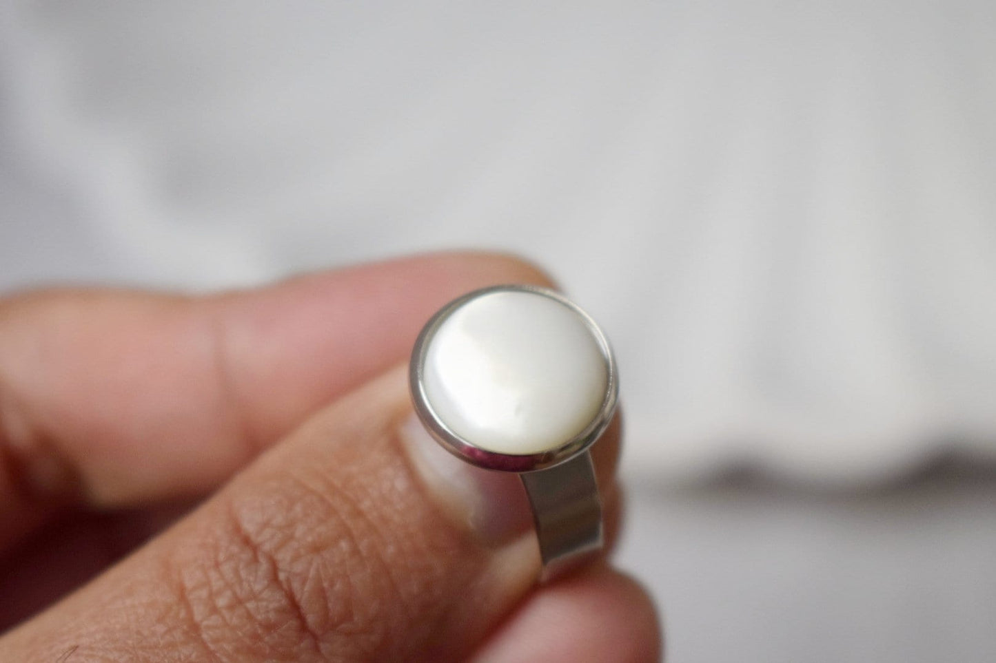 Perlmuttring für Frauen, Perlenring silber, Verstellbarer Ring für jeden Tag, Weißer runder Ring, Perlmuttschmuck, Geburtstagsgeschenk für Sie