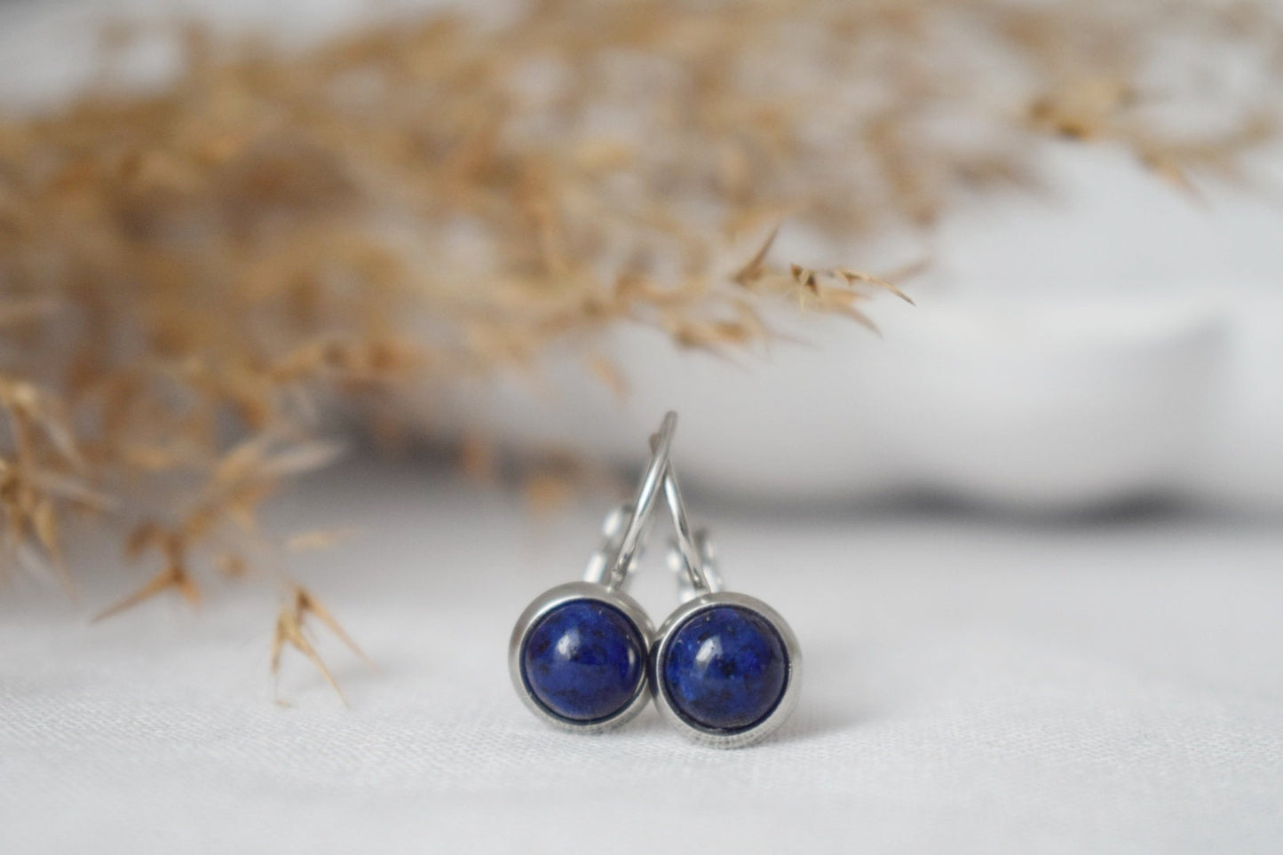 Kleine Lapislazuli Ohrringe, Blaue Lapis Edelstein Ohrringe, 8mm Runde Stein Ohrringe, September Geburtsstein Schmuck Geschenk