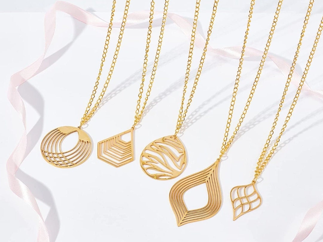 Lange Polygon-Ohrringe mit goldenem filigranem Anhänger, Edelstahl-Ohrringe, Geometrische Hängeohrringe, Kleines Weihnachtsschmuck-Geschenk für Sie