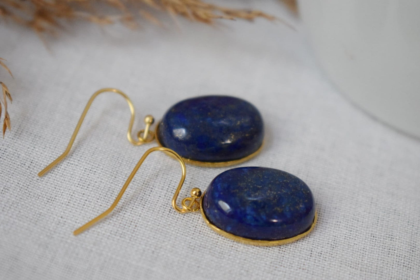 Lapislazuli Gold Ohrringe, Ovale blaue Lapis Ohrringe, Königsblau, Hängende Ohrringe, September Geburtsstein Schmuck, Lapis, Geschenk für Sie