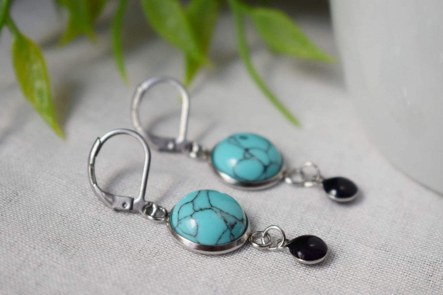 Türkise Ohrringe, Blaue Edelstein Ohrringe, Boho Ohrringe, Schwarze Emaille Anhänger Ohrringe, Schmuck Geschenk für Frauen