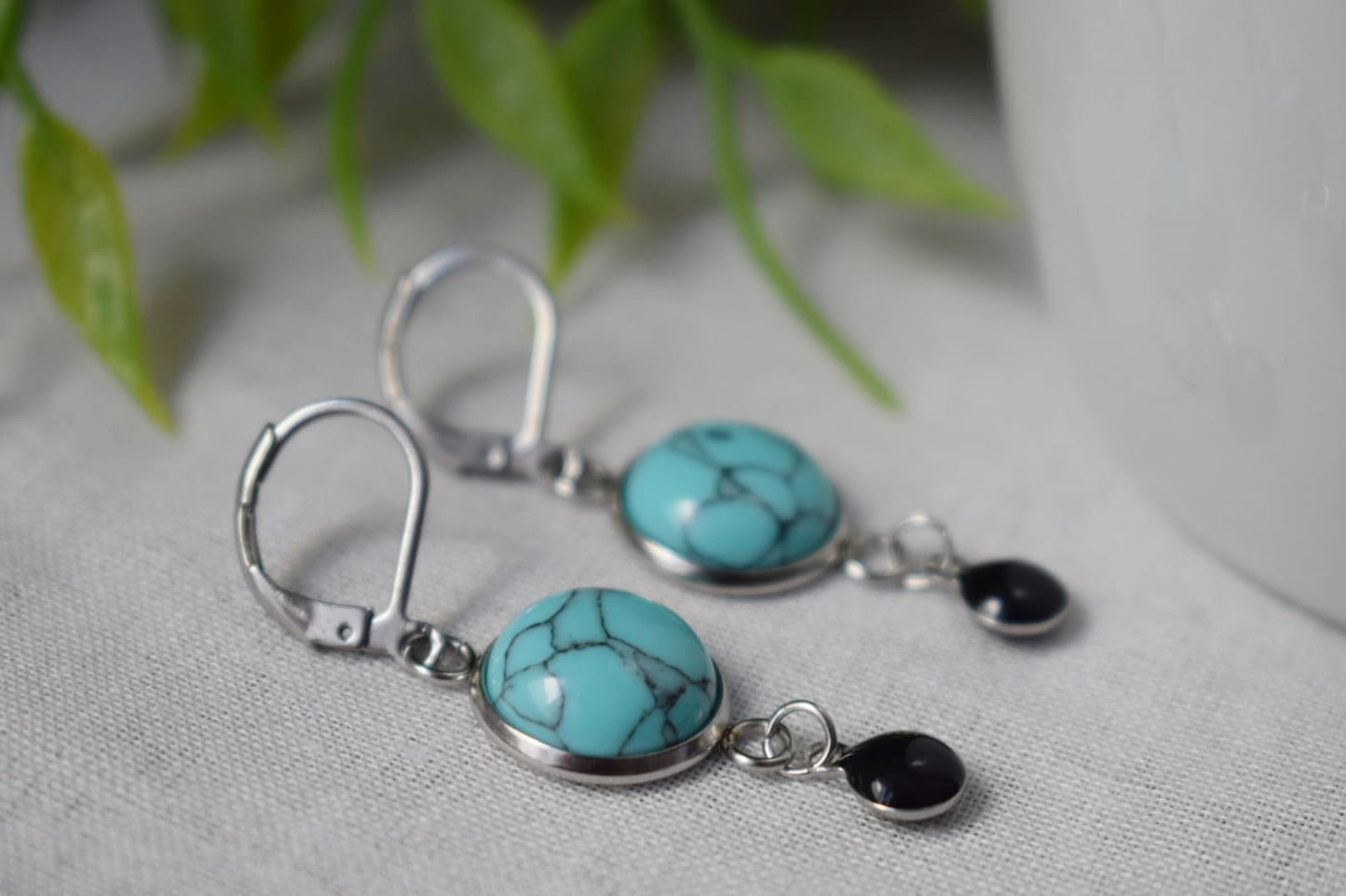 Türkise Ohrringe, Blaue Edelstein Ohrringe, Boho Ohrringe, Schwarze Emaille Anhänger Ohrringe, Schmuck Geschenk für Frauen