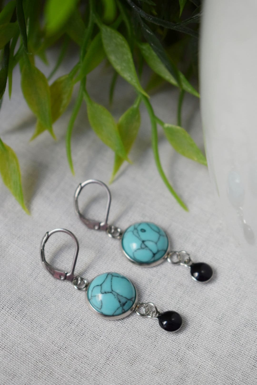 Türkise Ohrringe, Blaue Edelstein Ohrringe, Boho Ohrringe, Schwarze Emaille Anhänger Ohrringe, Schmuck Geschenk für Frauen