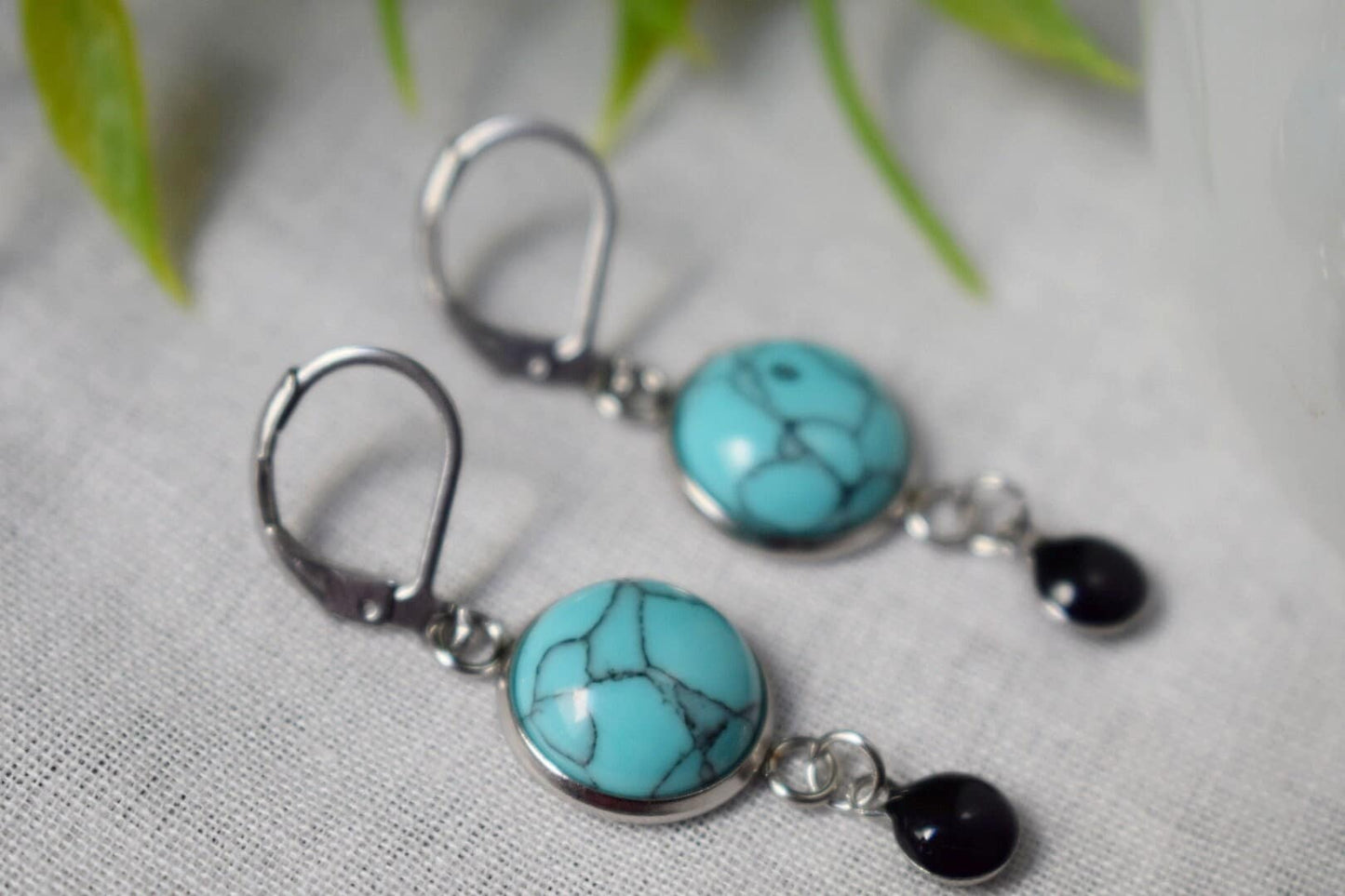 Türkise Ohrringe, Blaue Edelstein Ohrringe, Boho Ohrringe, Schwarze Emaille Anhänger Ohrringe, Schmuck Geschenk für Frauen