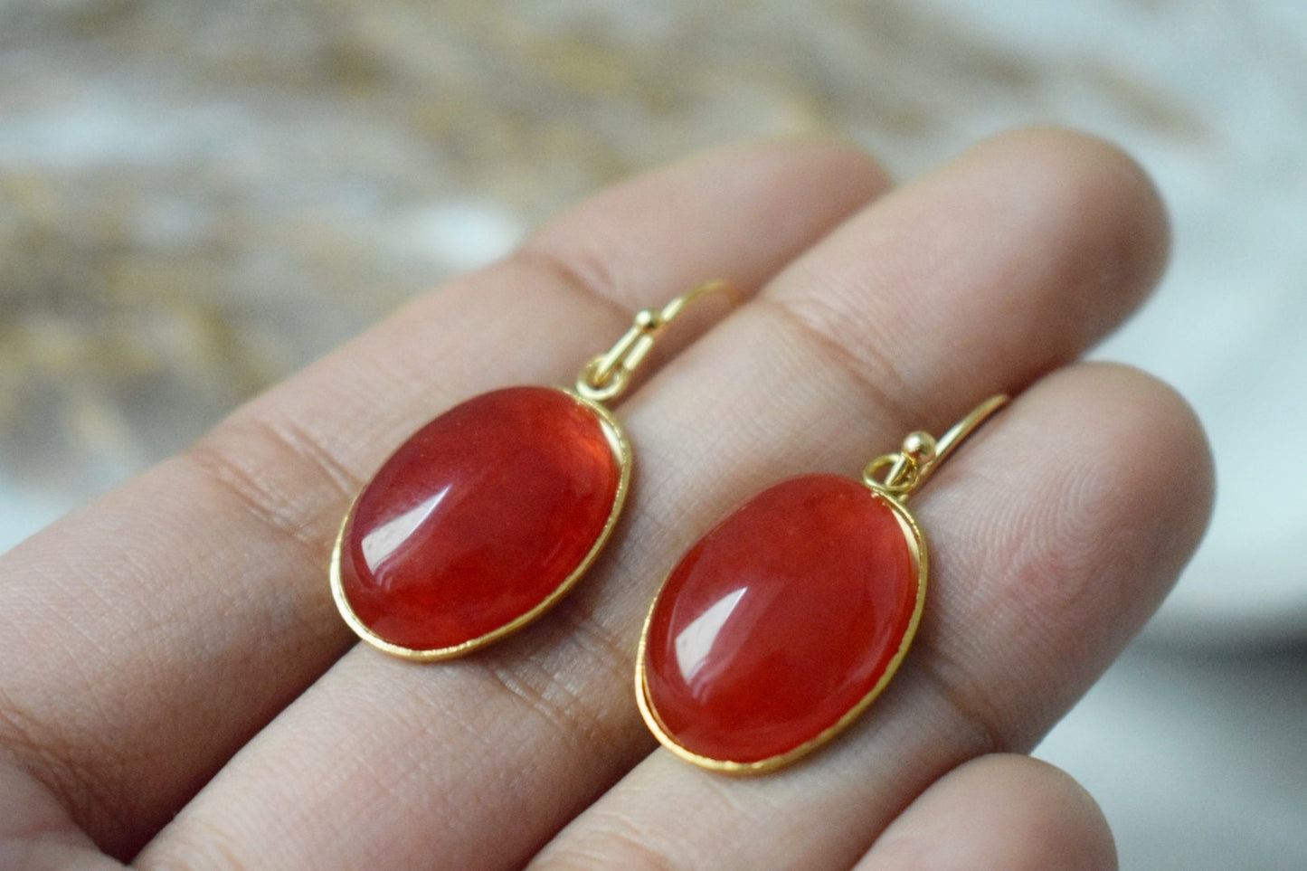 Rote Jade Ohrringe baumeln, Rotgold Statement Ohrringe, Hängende ovale Edelstein Ohrringe, rote Ohrringe für Frauen, Jade Schmuck, Geschenk für Sie