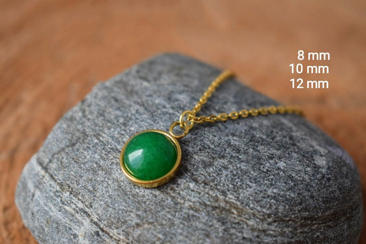 Grüner Jade Anhänger minimalistische Halskette Gold für Frauen, grüne Halskette, 10mm Anhänger Halskette, grüner Edelstein Halskette Anhänger, Geschenk für Sie