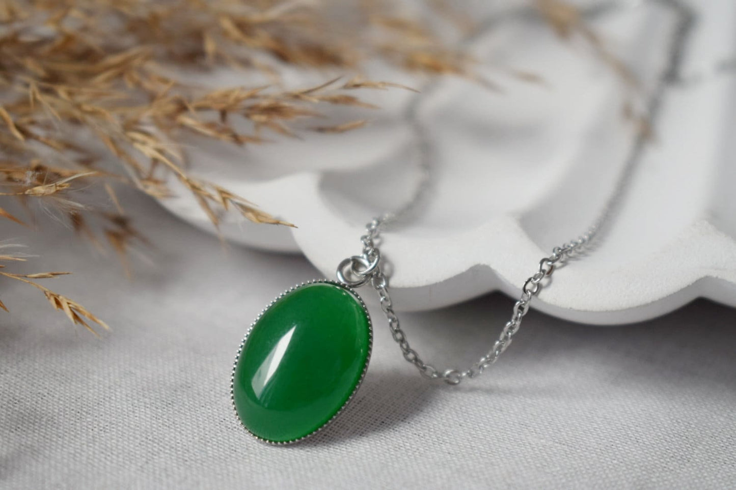 Grüne Jade Ohrringe, Ovale Edelstein Ohrringe, Grüne Silber Ohrringe, Stein Hängeohrringe, Grüne Jade, Schmuckgeschenke für Frauen