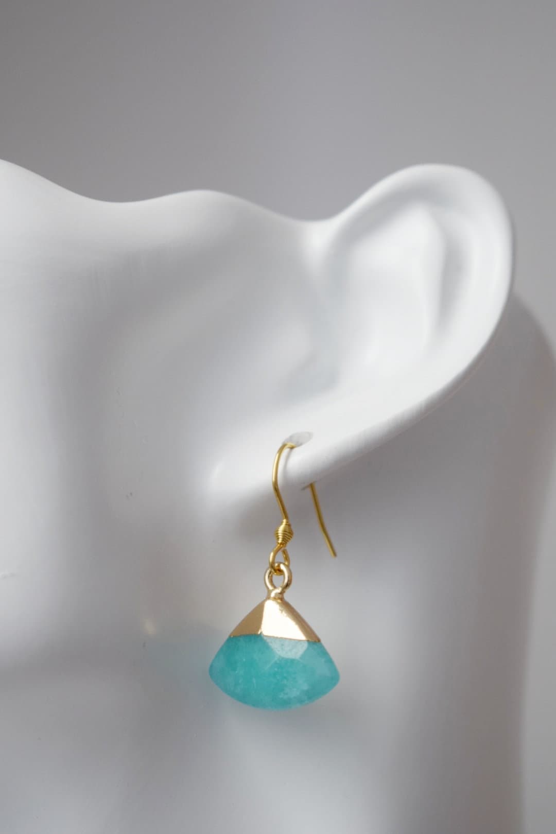 Aquamarin-Jade-Ohrringe, Fächer-Edelstein-Anhänger, vergoldete Edelstahl-Ohrringhaken, Einzigartiges Schmuckgeschenk, Bestes Weihnachtsgeschenk