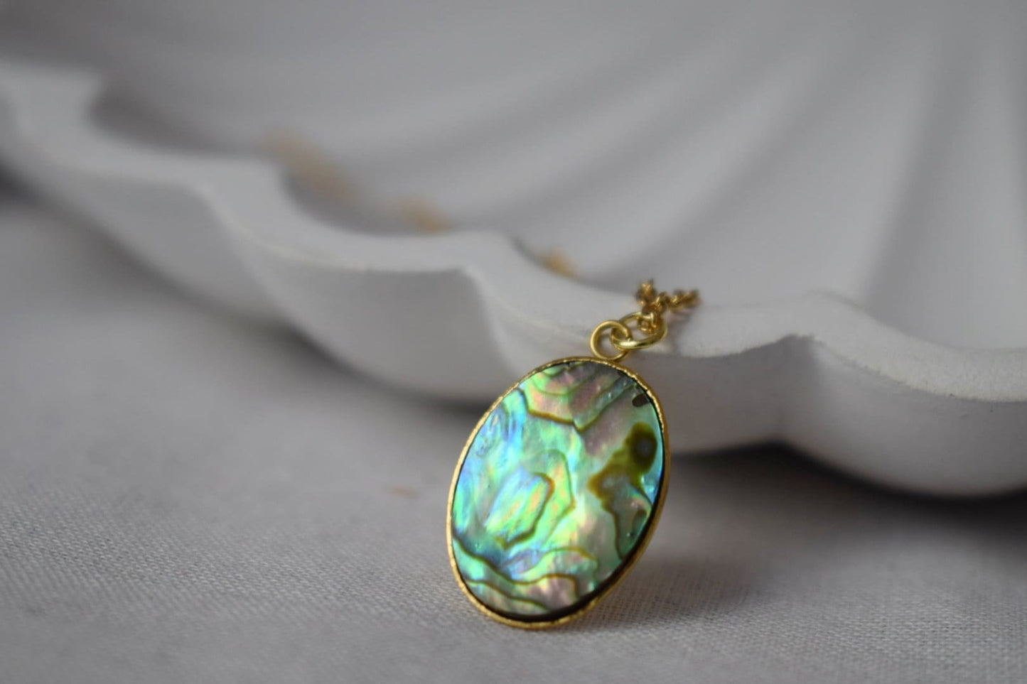 Natürliche Abalone-Muschelkette, Paua-Muschel, Abalone-Halskette mit ovalem Anhänger, Bunte Abalone, Abalone-Goldschmuck für Frauen