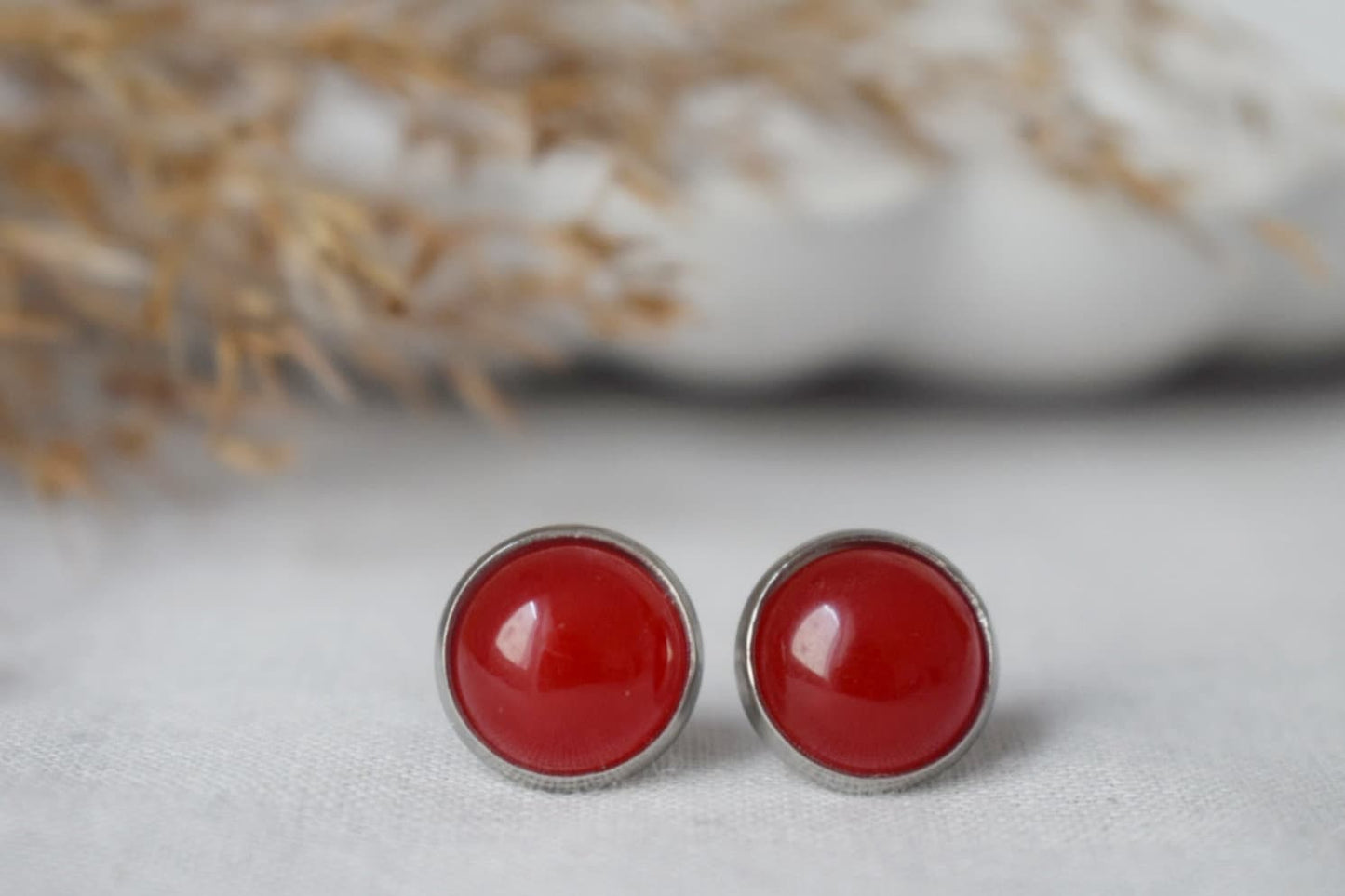 Rote Jade Ohrstecker, Kleine Edelstein Ohrringe, 10mm Rote Stein Ohrringe, Runde Ohrstecker, Jade Schmuck, Push-back, Geschenk für sie