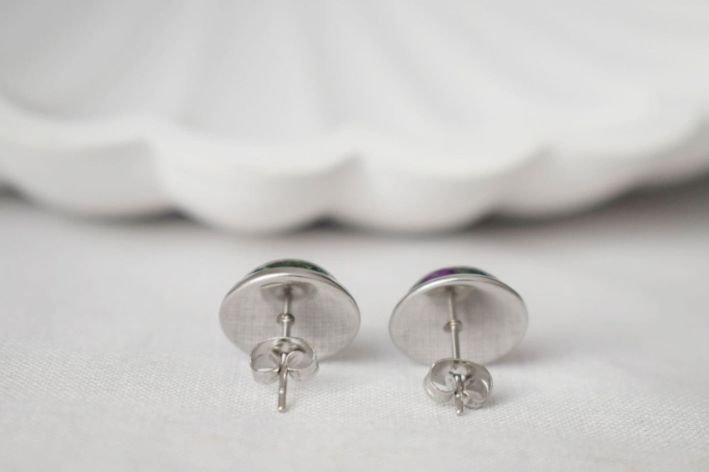 Rote Jade Ohrstecker, Kleine Edelstein Ohrringe, 10mm Rote Stein Ohrringe, Runde Ohrstecker, Jade Schmuck, Push-back, Geschenk für sie