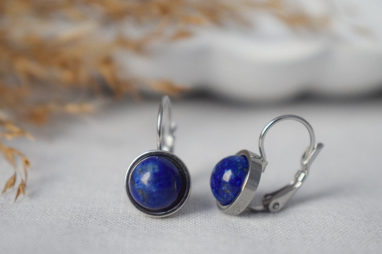 Kleine Lapislazuli-Ohrringe, Blaue Edelstein-Ohrringe, 10 mm Leverback-Ohrringe, runder Stein, September-Geburtsstein-Schmuck, Geschenk