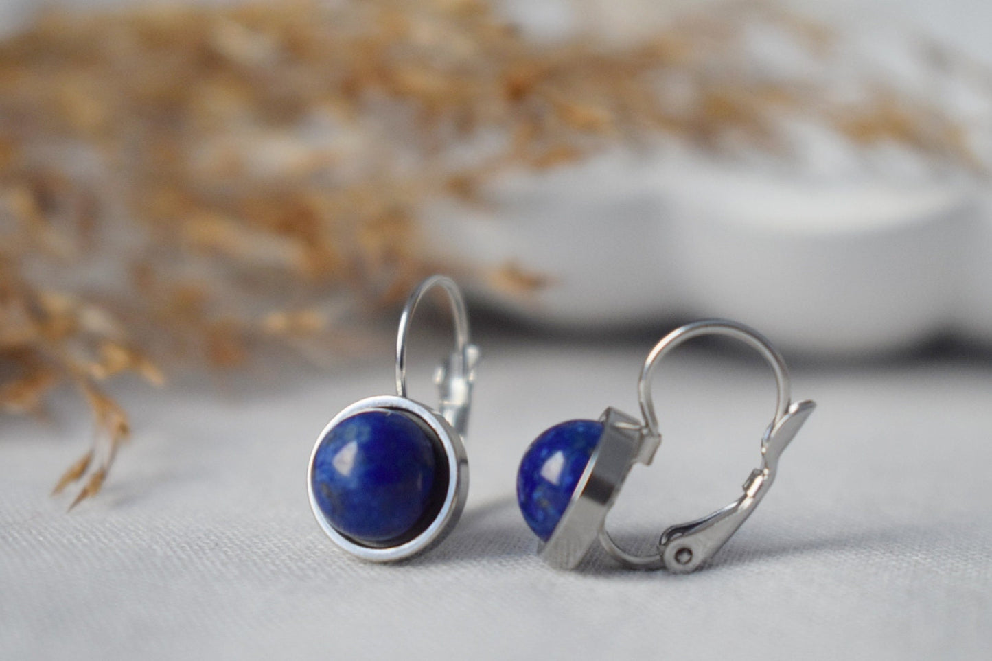 Kleine Lapislazuli-Ohrringe, Blaue Edelstein-Ohrringe, 10 mm Leverback-Ohrringe, runder Stein, September-Geburtsstein-Schmuck, Geschenk