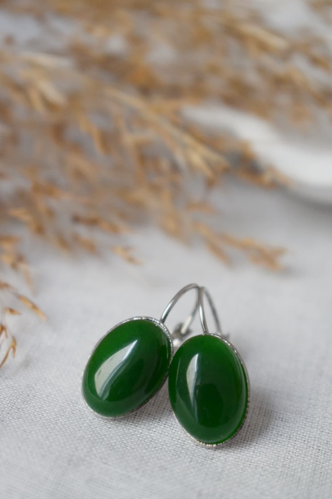 Grüne Jade-Ohrringe, ovale Edelstein-Ohrhänger, Dunkelgrün, Edelstahl, Leverback, kleines Schmuckgeschenk für Frauen