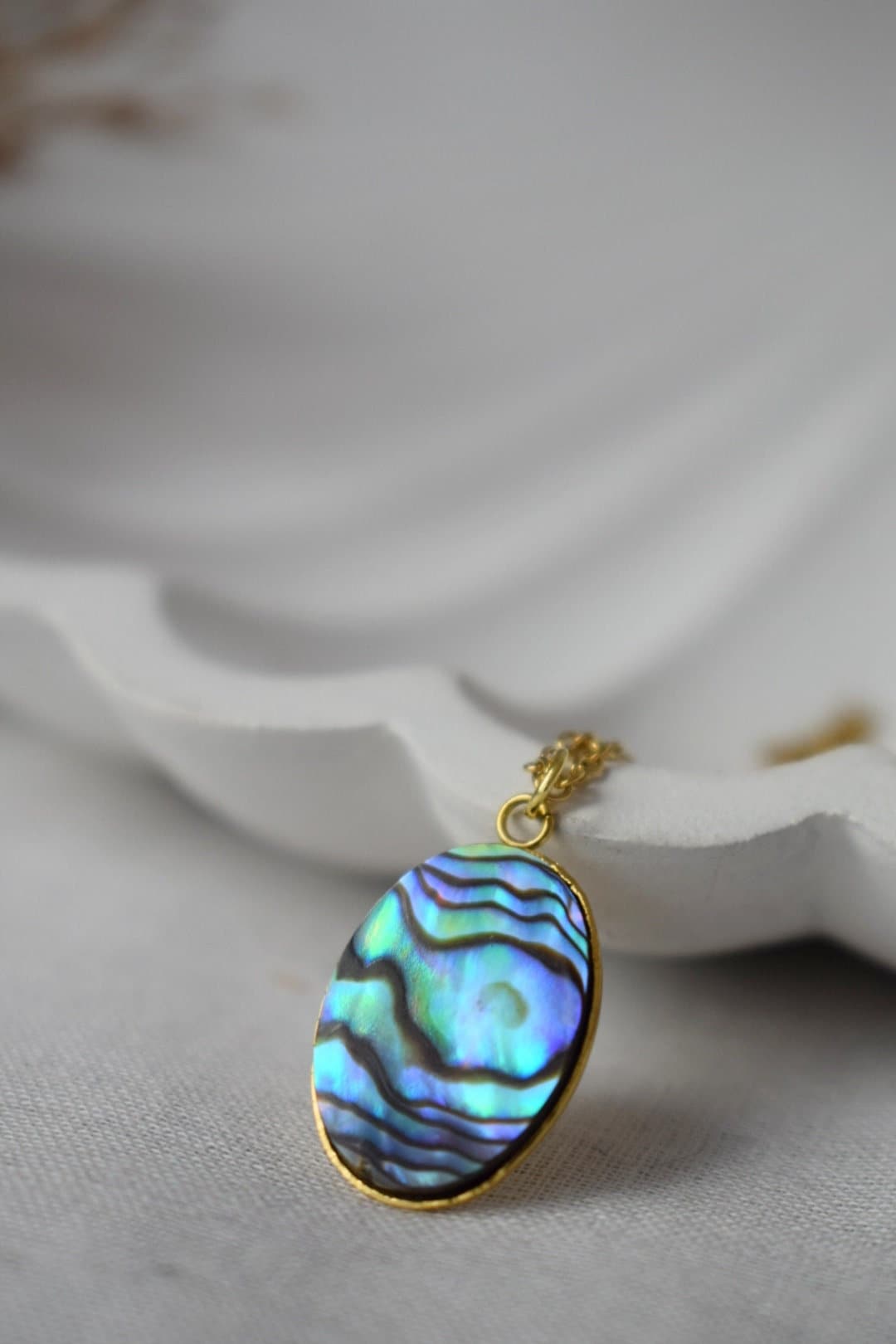 Natürliche Abalone-Muschelkette, Paua-Muschel, Abalone-Halskette mit ovalem Anhänger, Bunte Abalone, Abalone-Goldschmuck für Frauen