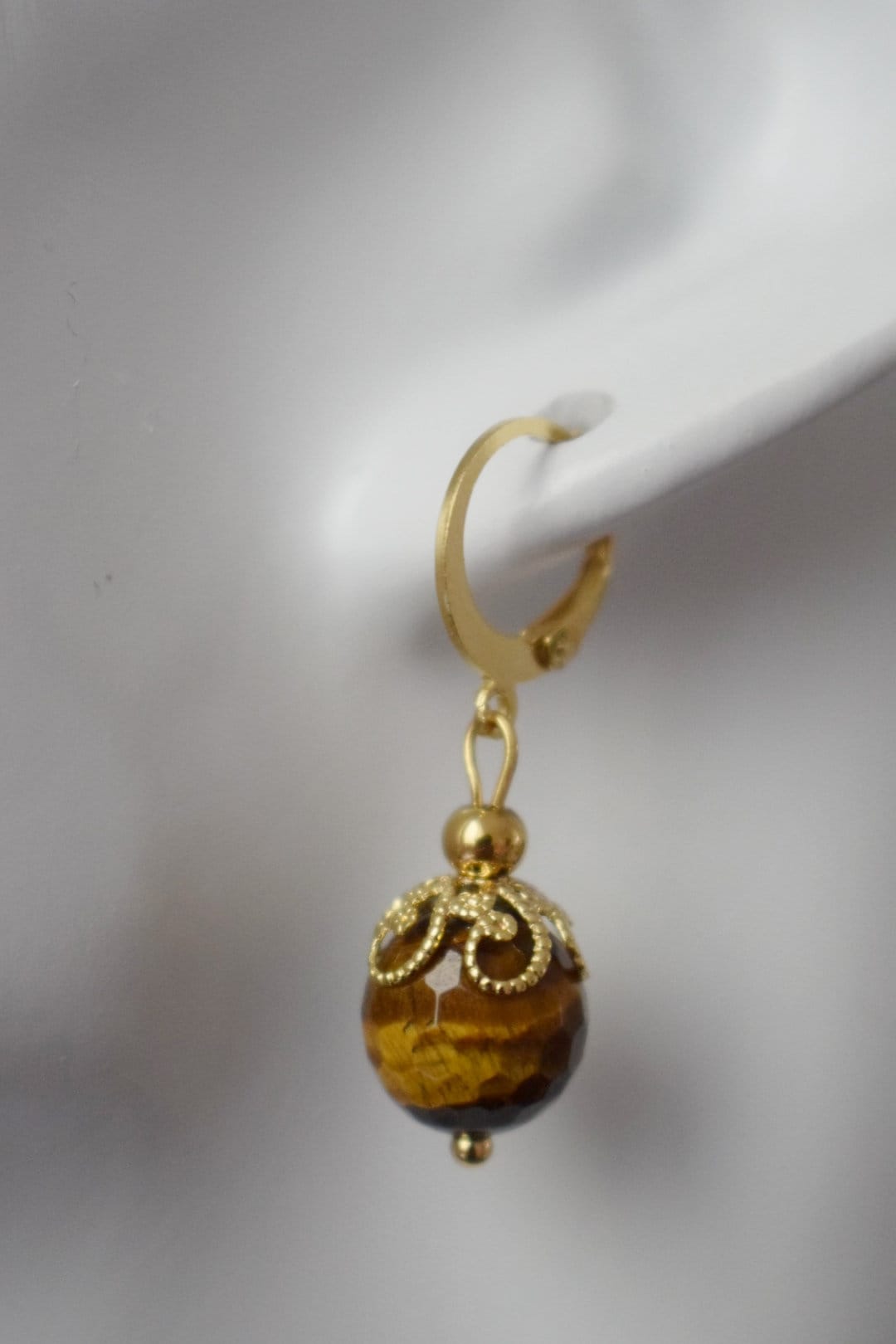 Tigerauge Creolen, Huggie Edelstein Ohrringe, Braungold Stein, Tigerauge, Rund, Lever Back, Tigerauge Perle, Schmuck Geschenk für Sie