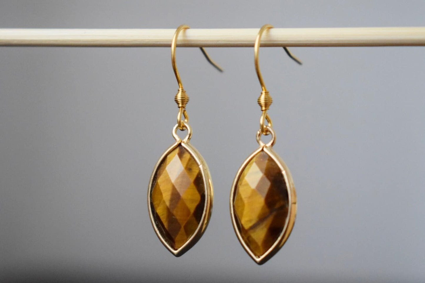 Tigerauge-Ohrringe, facettierte Edelstein-Ohrringe, Pferdeauge, goldbraune Farbe, Stein-Ohrhänger, Chakra, Tigerauge-Schmuck