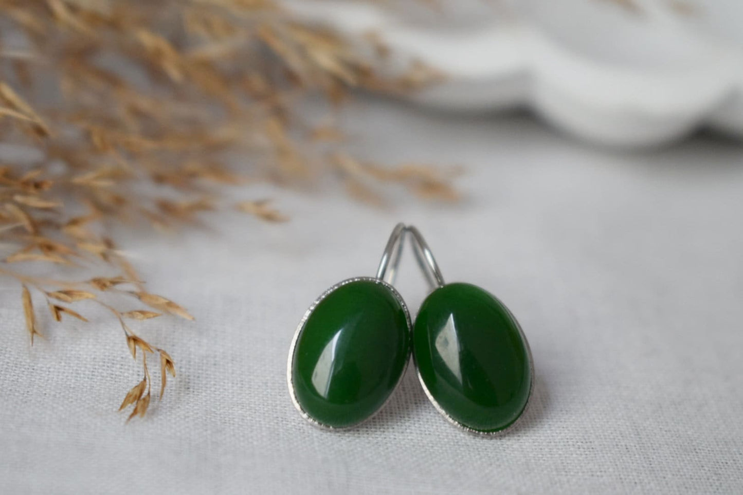 Grüne Jade-Ohrringe, ovale Edelstein-Ohrhänger, Dunkelgrün, Edelstahl, Leverback, kleines Schmuckgeschenk für Frauen
