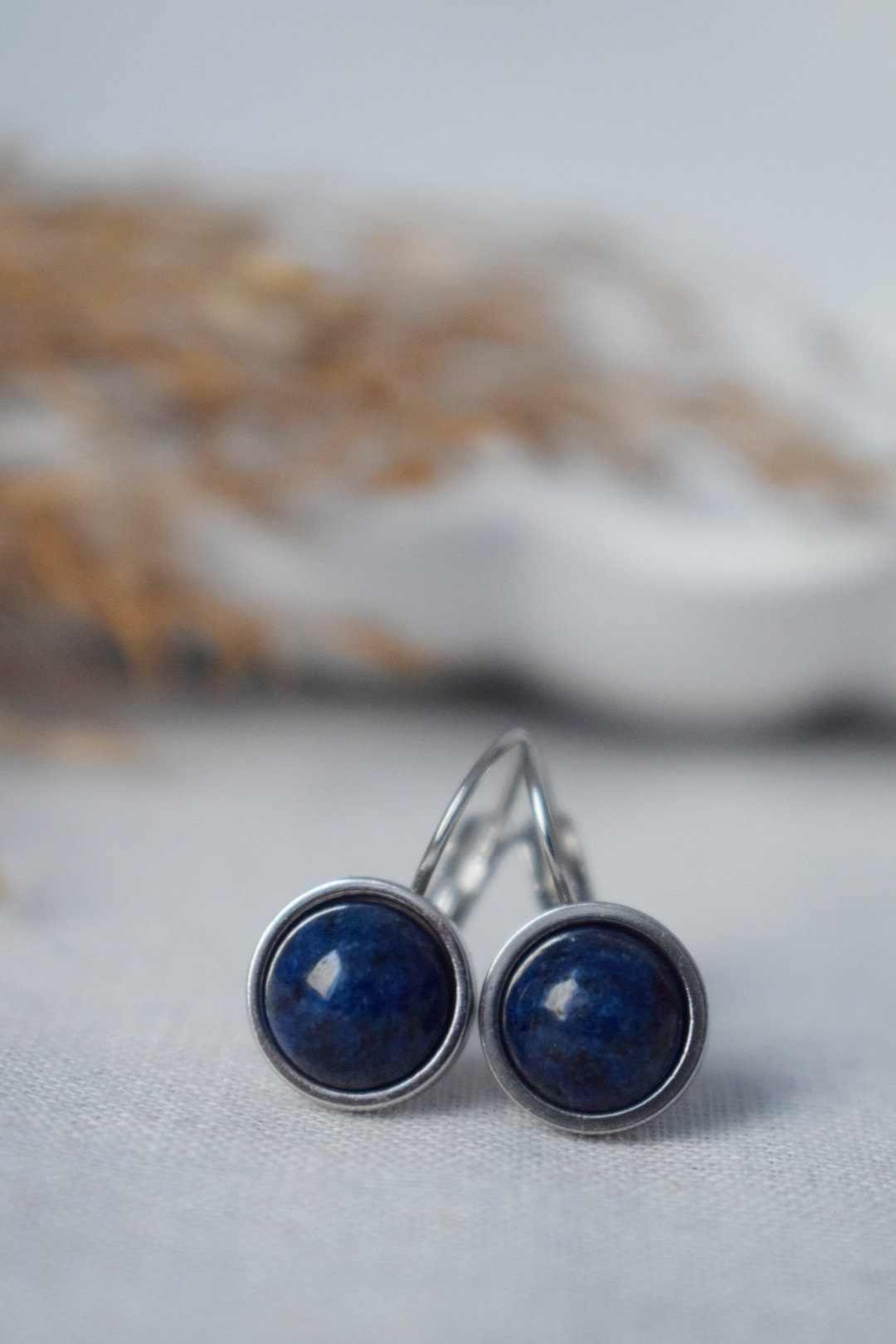 Kleine Lapislazuli Ohrringe, Blaue Lapis Edelstein Ohrringe, 8mm Runde Stein Ohrringe, September Geburtsstein Schmuck Geschenk