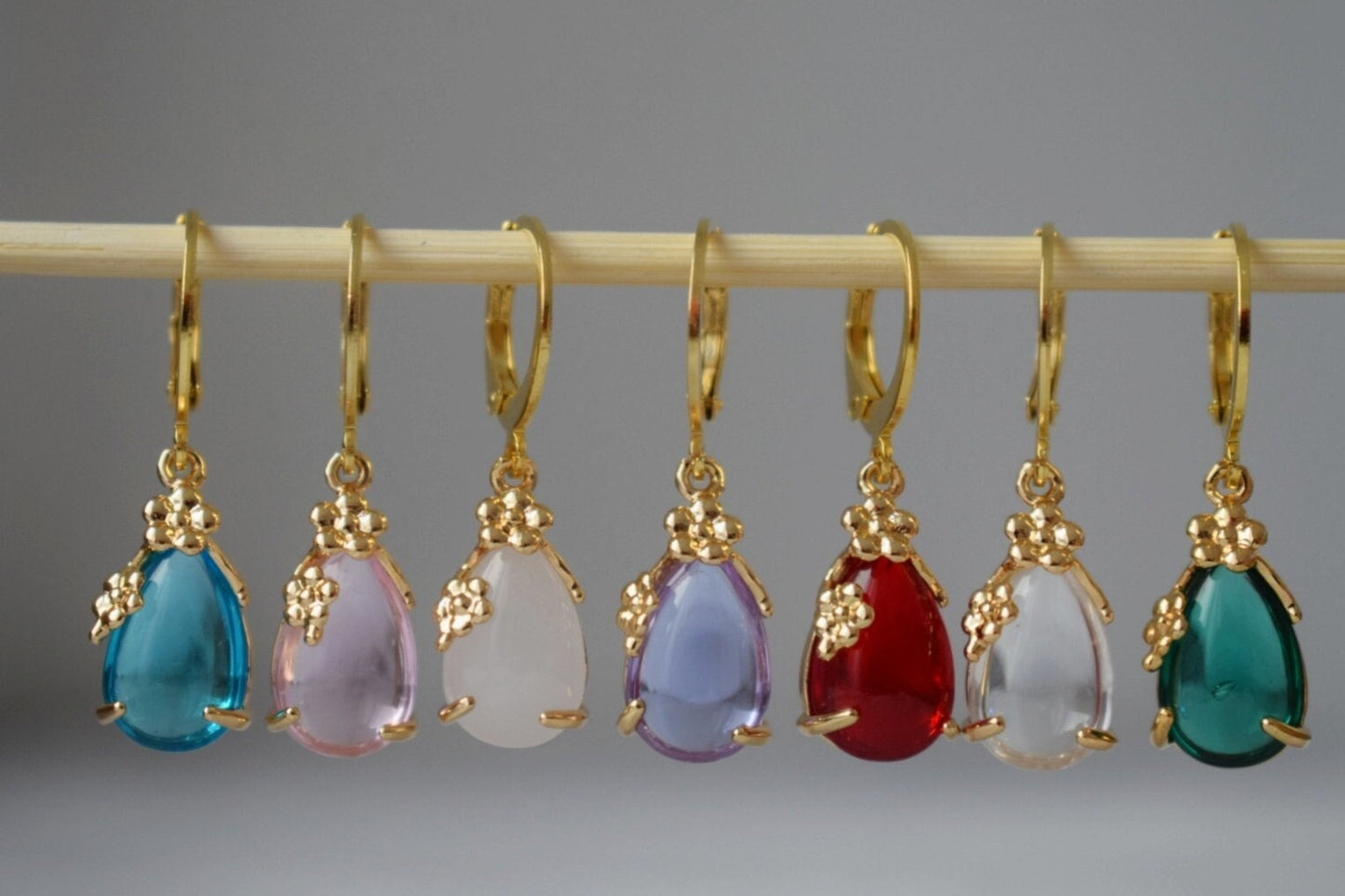 Tropfenförmige Goldohrringe, zarte Wassertropfen-Ohrringe, eleganter Anhänger, minimalistische Hängeohrringe, Brautschmuck aus Gold, Geschenk für Sie