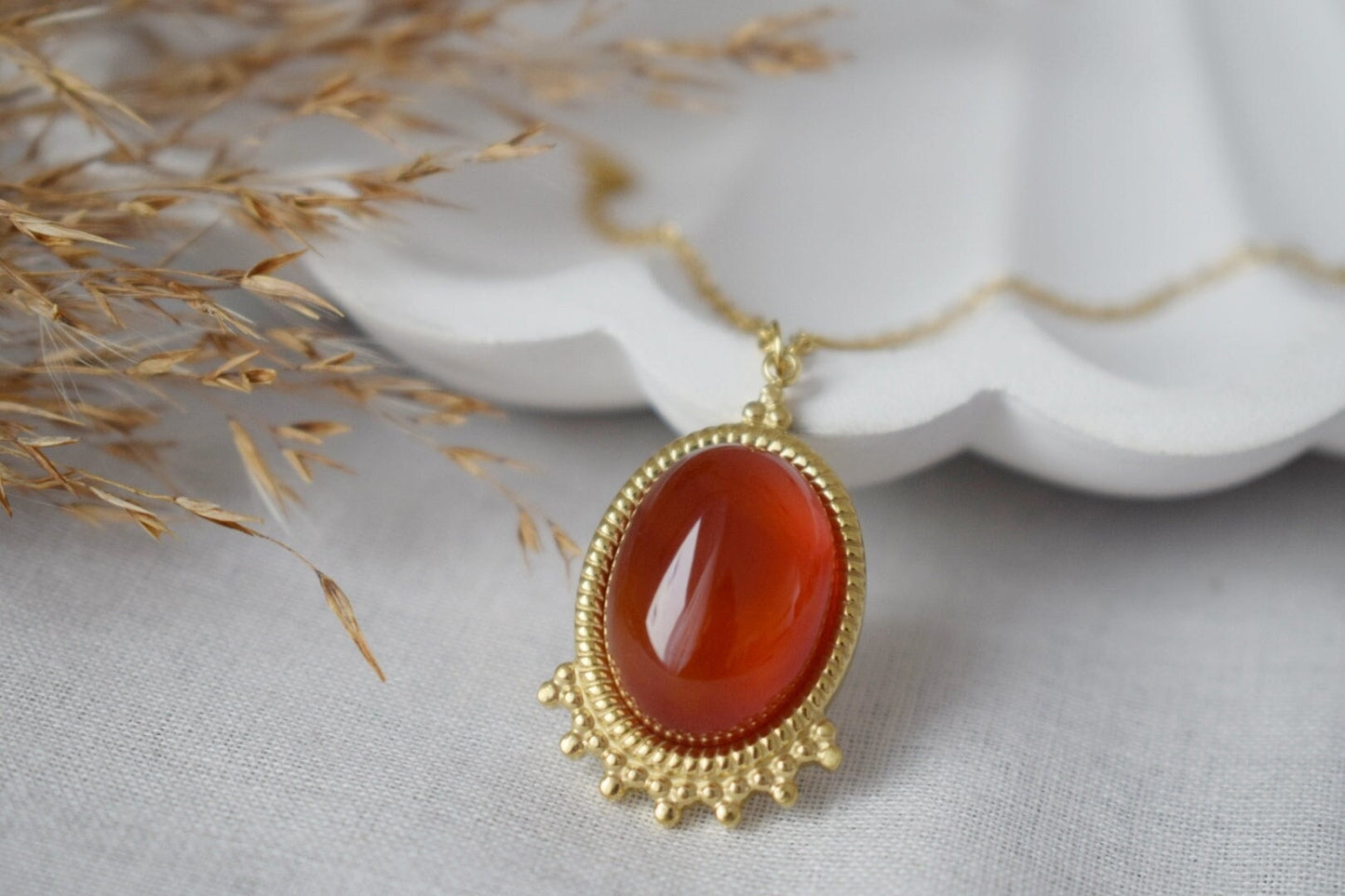 Rote Achat Halskette Gold, Ovale Edelstein Viktorianische Halskette für Frauen, Einzigartiger Anhänger, Stein Statement Halskette, Achat Schmuck, Geschenk für Sie