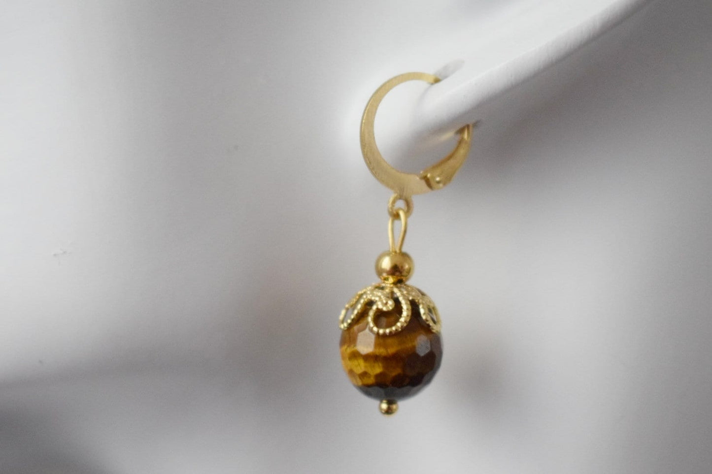 Tigerauge Creolen, Huggie Edelstein Ohrringe, Braungold Stein, Tigerauge, Rund, Lever Back, Tigerauge Perle, Schmuck Geschenk für Sie