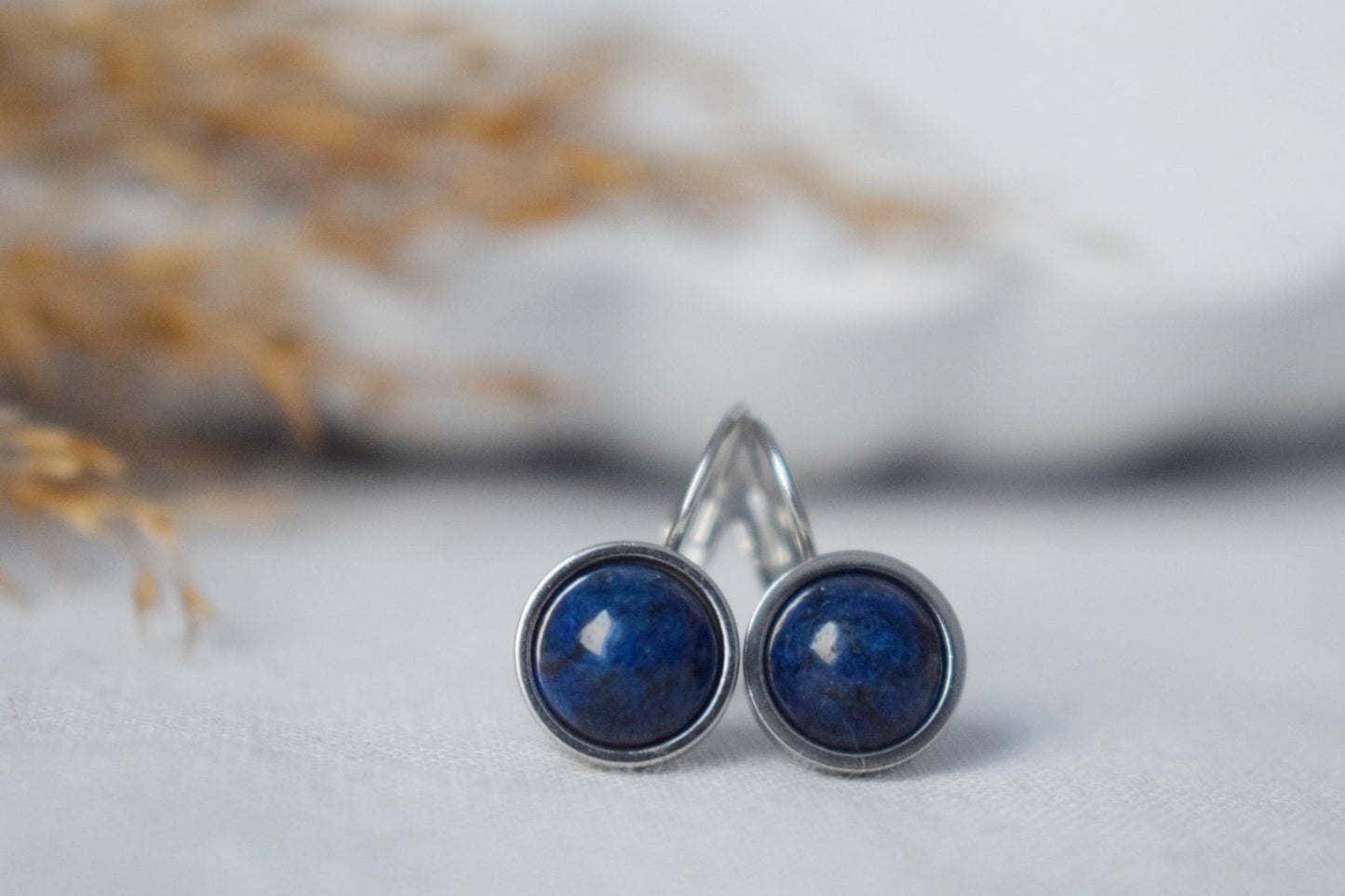 Kleine Lapislazuli Ohrringe, Blaue Lapis Edelstein Ohrringe, 8mm Runde Stein Ohrringe, September Geburtsstein Schmuck Geschenk