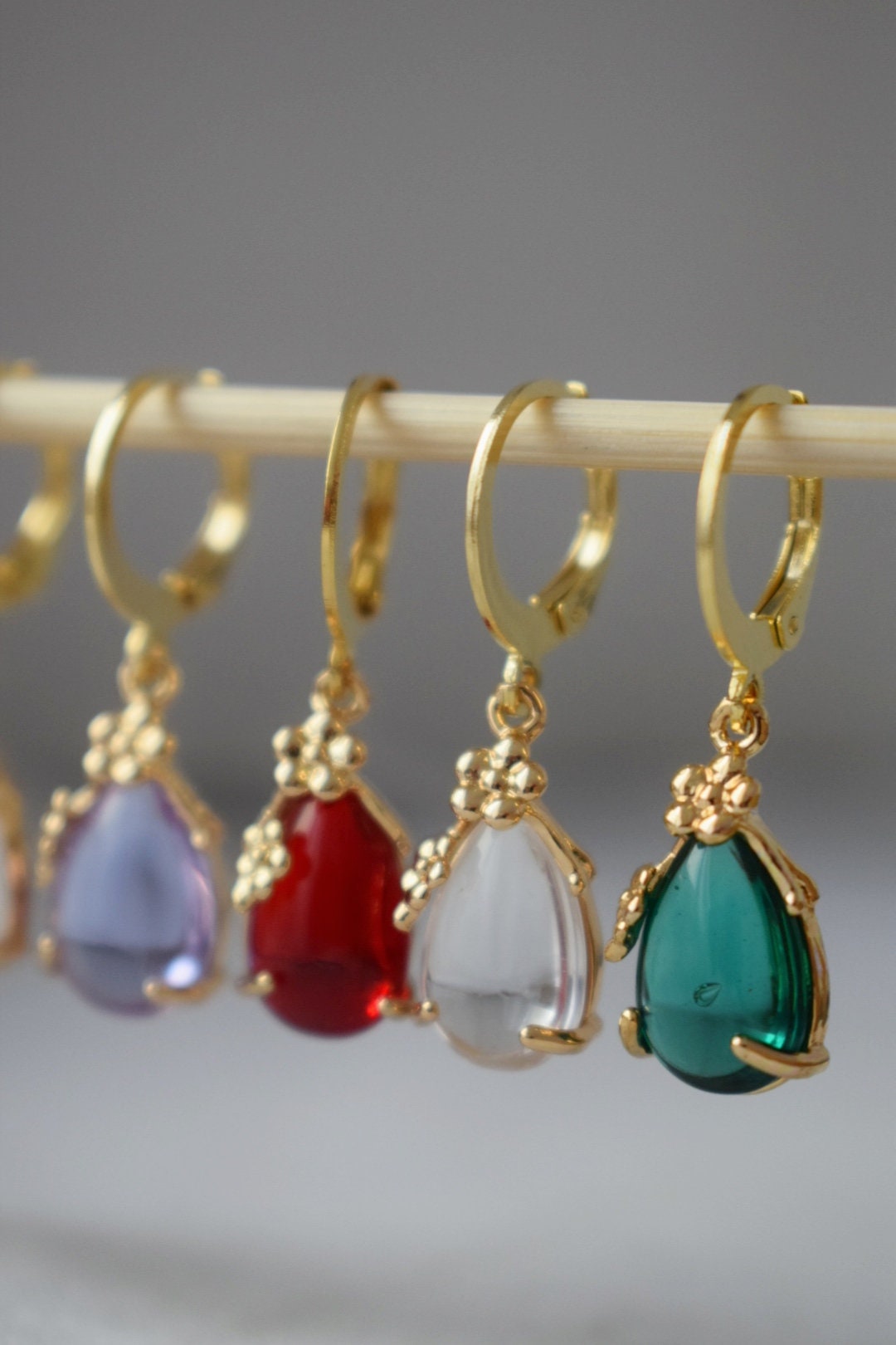 Tropfenförmige Goldohrringe, zarte Wassertropfen-Ohrringe, eleganter Anhänger, minimalistische Hängeohrringe, Brautschmuck aus Gold, Geschenk für Sie