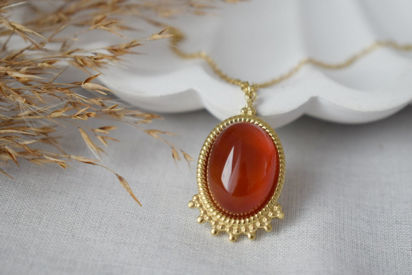 Rote Achat Halskette Gold, Ovale Edelstein Viktorianische Halskette für Frauen, Einzigartiger Anhänger, Stein Statement Halskette, Achat Schmuck, Geschenk für Sie