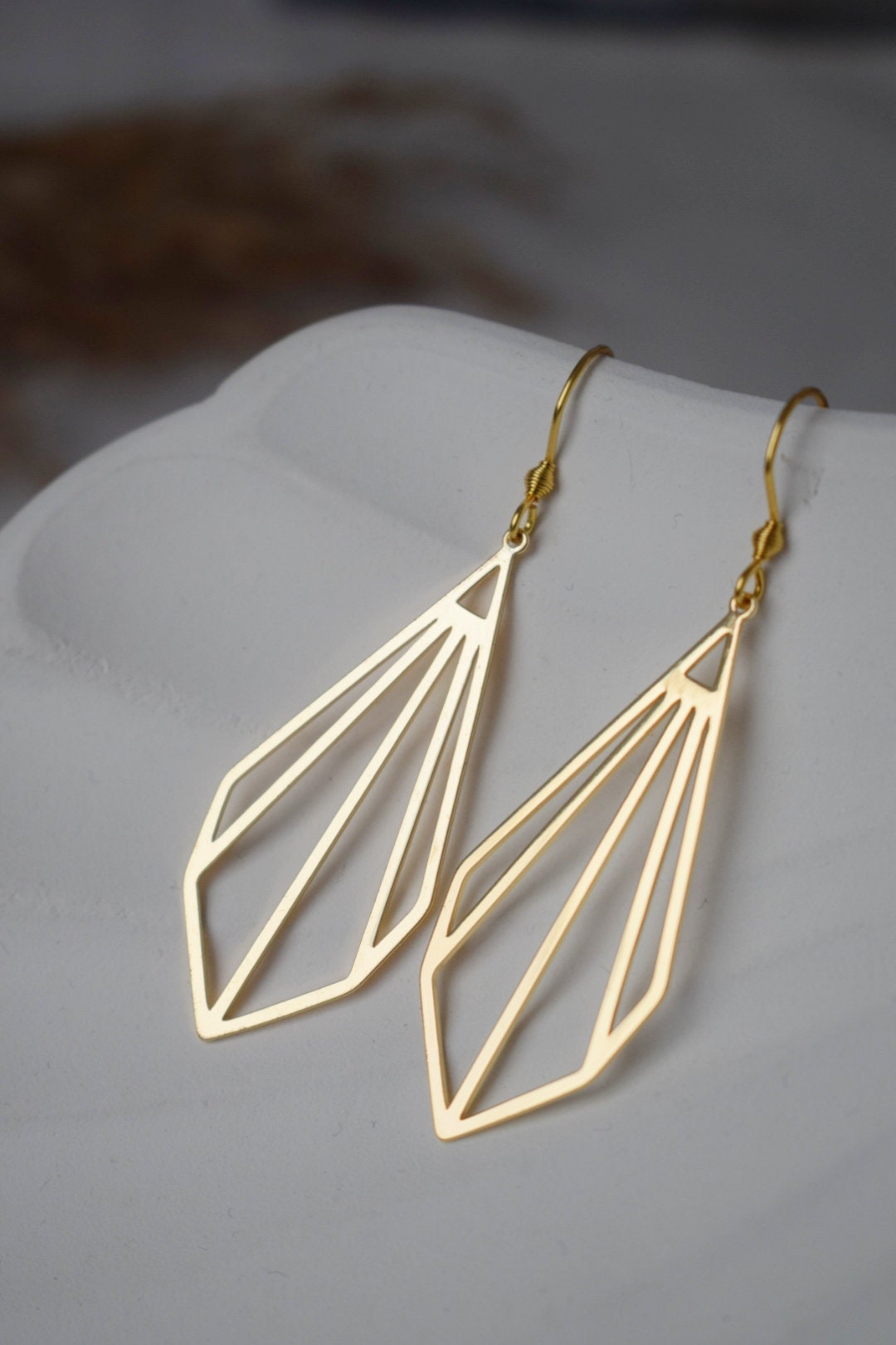 Art Deco Geometrische Goldene Ohrringe, Minimalistische leichte Tropfen Ohrringe für Frauen, 18k vergoldet, Moderner eleganter Schmuck, Geschenk für Sie