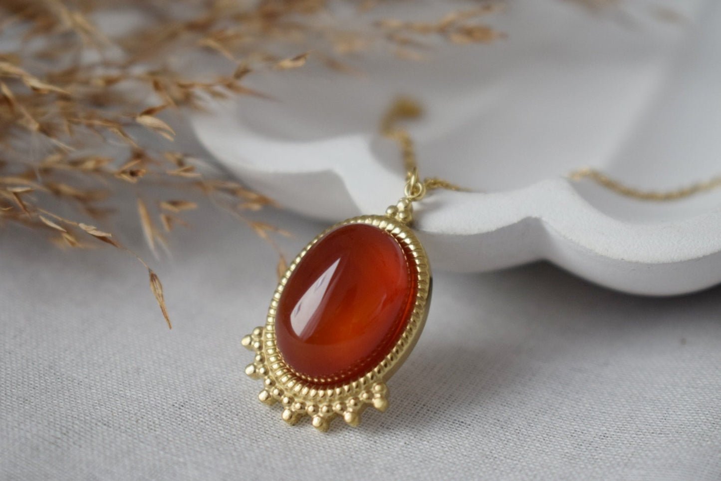 Rote Achat Halskette Gold, Ovale Edelstein Viktorianische Halskette für Frauen, Einzigartiger Anhänger, Stein Statement Halskette, Achat Schmuck, Geschenk für Sie