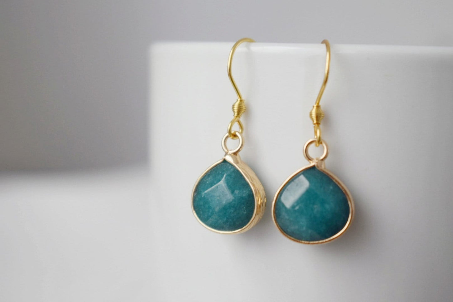 Türkis Petrol Jade Ohrringe, Tropfen facettierte Anhänger Ohrringe, Edelstein Hängende Ohrringe Frauen, Jade Schmuck, Geschenk für Sie