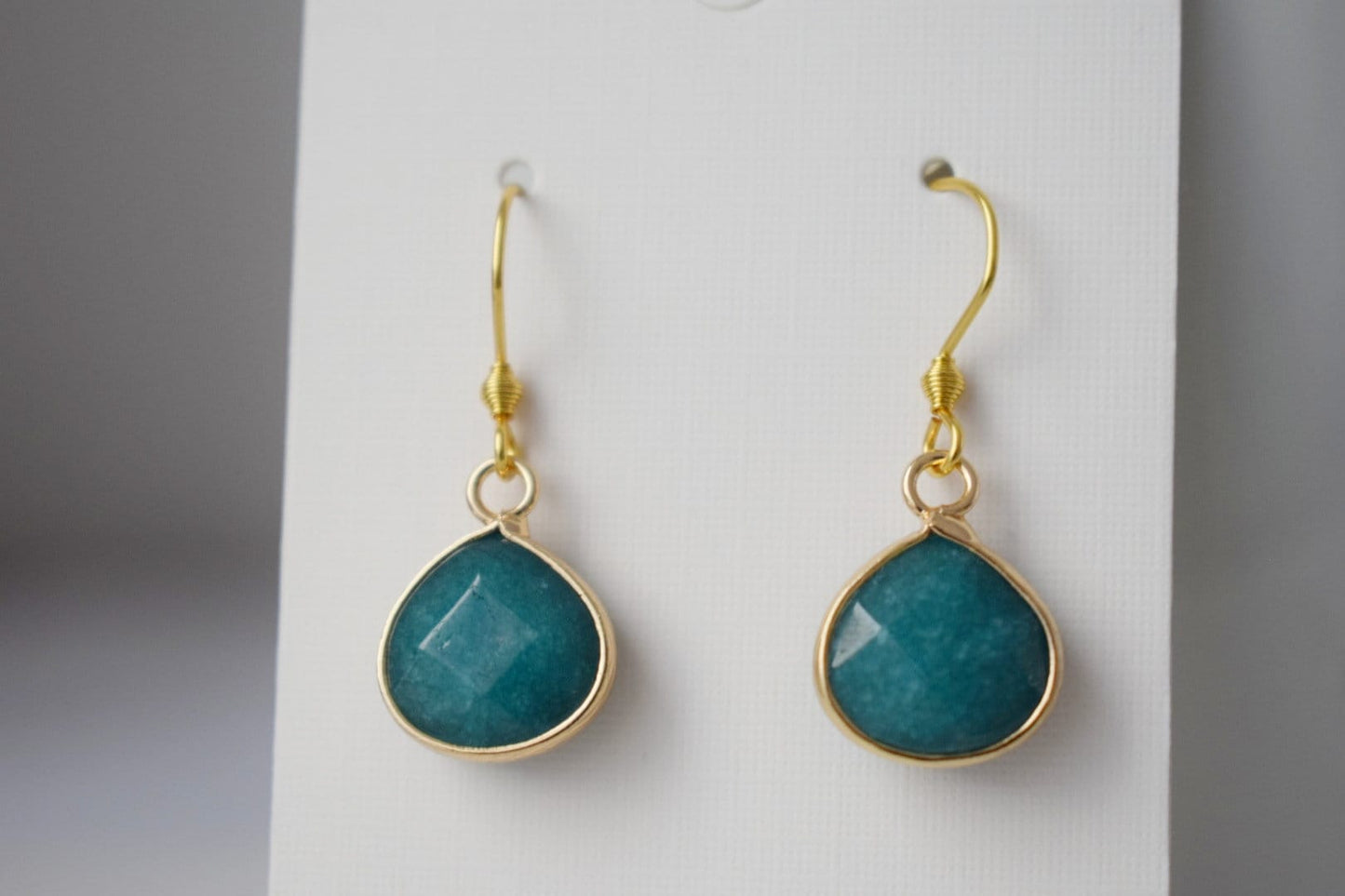 Türkis Petrol Jade Ohrringe, Tropfen facettierte Anhänger Ohrringe, Edelstein Hängende Ohrringe Frauen, Jade Schmuck, Geschenk für Sie