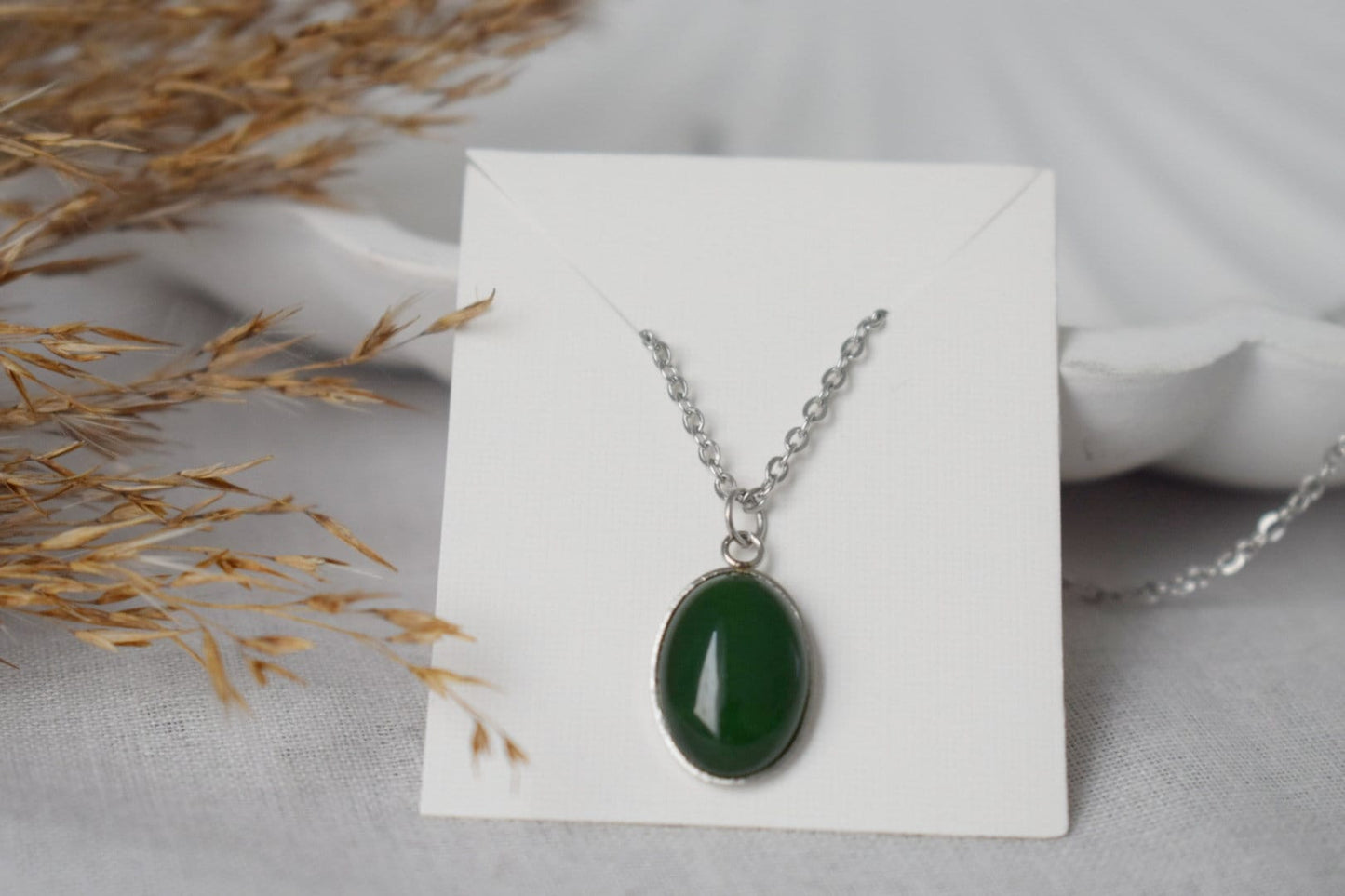 Grüne Jade-Ohrringe, ovale Edelstein-Ohrhänger, Dunkelgrün, Edelstahl, Leverback, kleines Schmuckgeschenk für Frauen