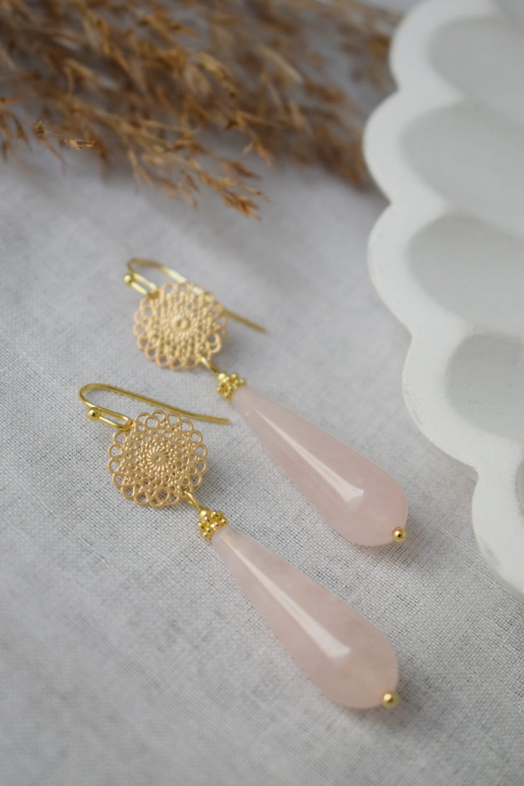 Natürliche Rosenquarz Ohrringe Gold, Lange Tropfen Ohrringe, Mandala, Edelstein Tropfen Ohrringe, Hochzeit Ohrringe, Rosenquarz Schmuck