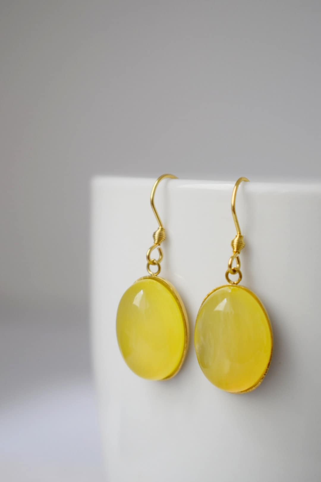 Gelbe Achat Ohrringe Gold, Ovale Edelstein Ohrringe, Naturstein Hängeohrringe Damen, Goldener Schmuck für Sie, Muttertagsgeschenk