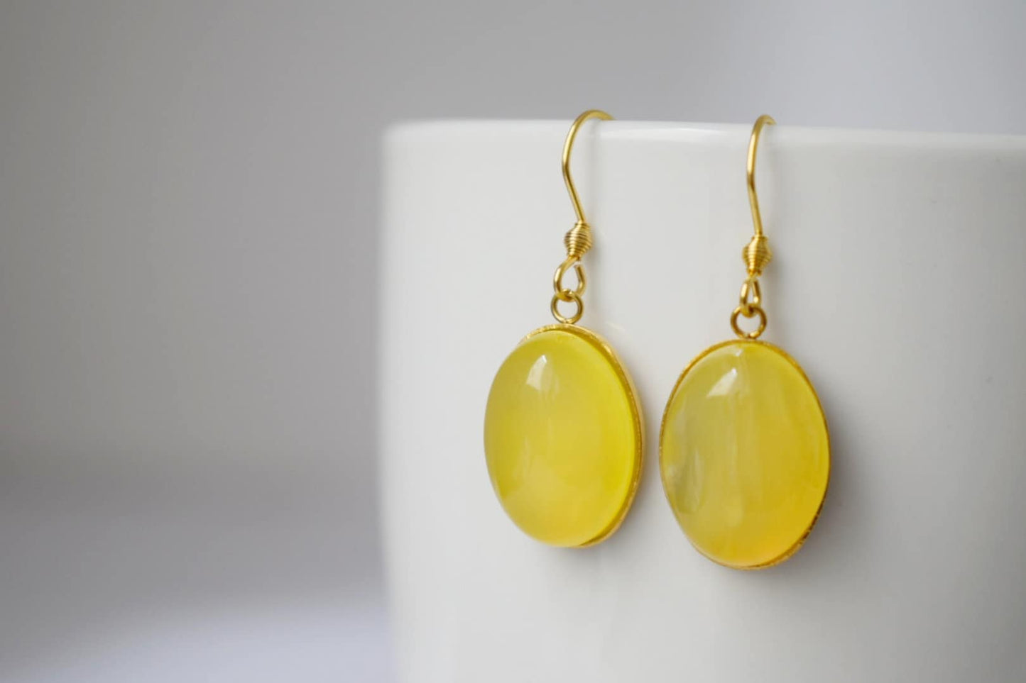 Gelbe Achat Ohrringe Gold, Ovale Edelstein Ohrringe, Naturstein Hängeohrringe Damen, Goldener Schmuck für Sie, Muttertagsgeschenk