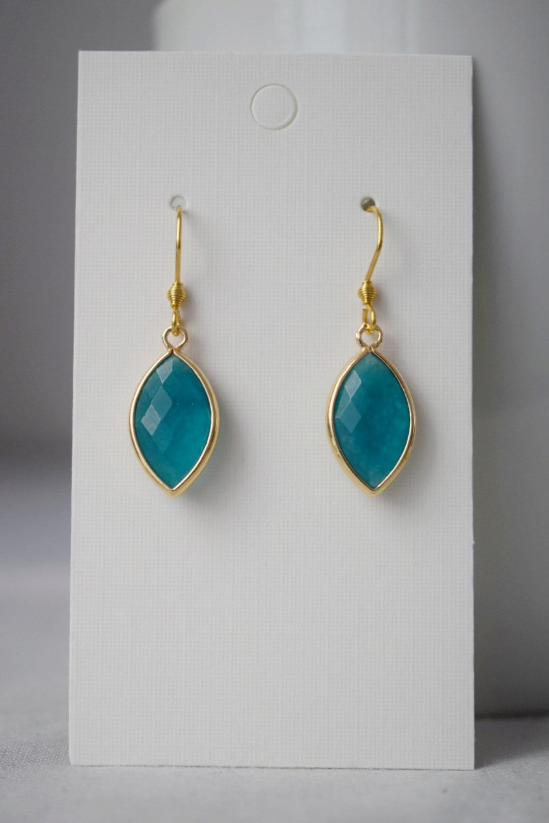 Aquamarin Jade Ohrringe, Facettierte Edelstein Ohrringe, Blau Gold Ohrhänger, Pferdeauge, Stein Hängeohrringe, Jade Gold Schmuck Geschenk