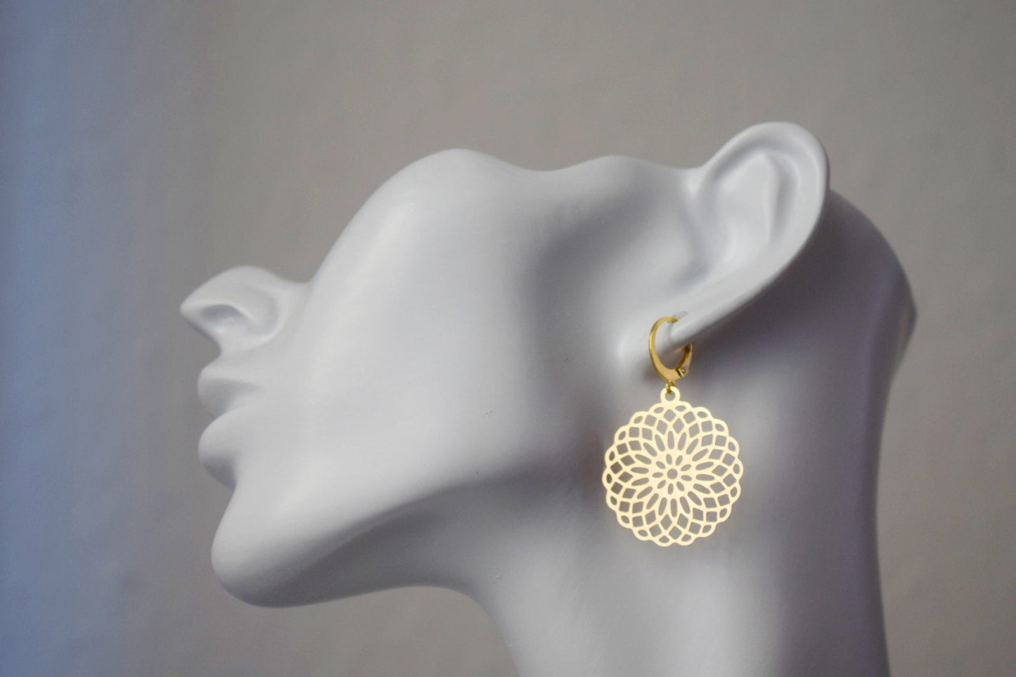 Mandala-Ohrringe, Ornament-Ohrringe für Frauen, Edelstahl-Huggie-Ohrringe, Boho-Filigran-Goldohrringe, Mandala-Schmuck, Geschenk für Sie