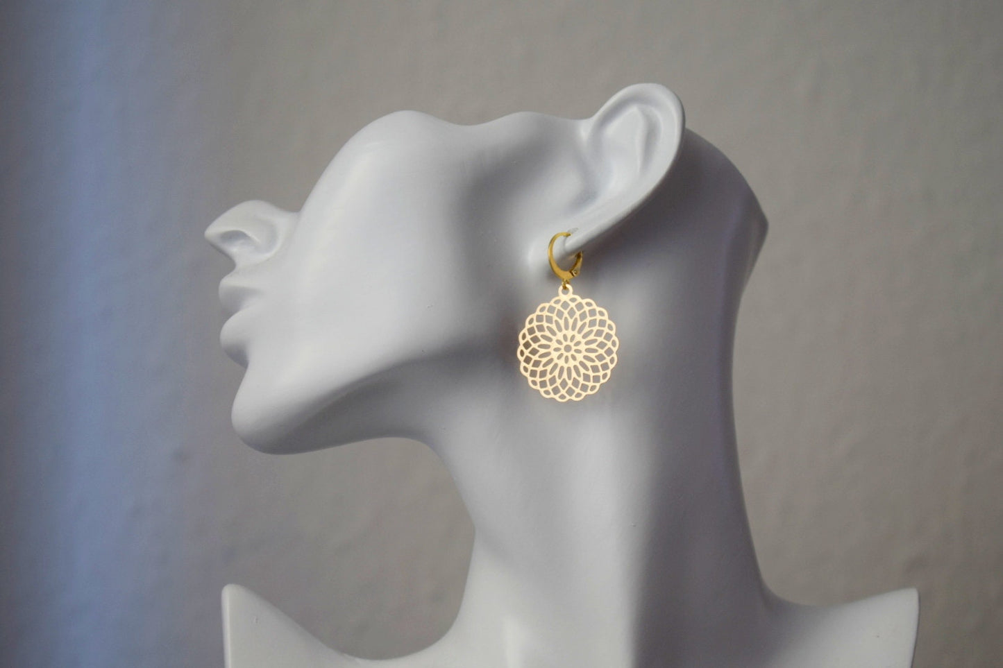 Mandala-Ohrringe, Ornament-Ohrringe für Frauen, Edelstahl-Huggie-Ohrringe, Boho-Filigran-Goldohrringe, Mandala-Schmuck, Geschenk für Sie