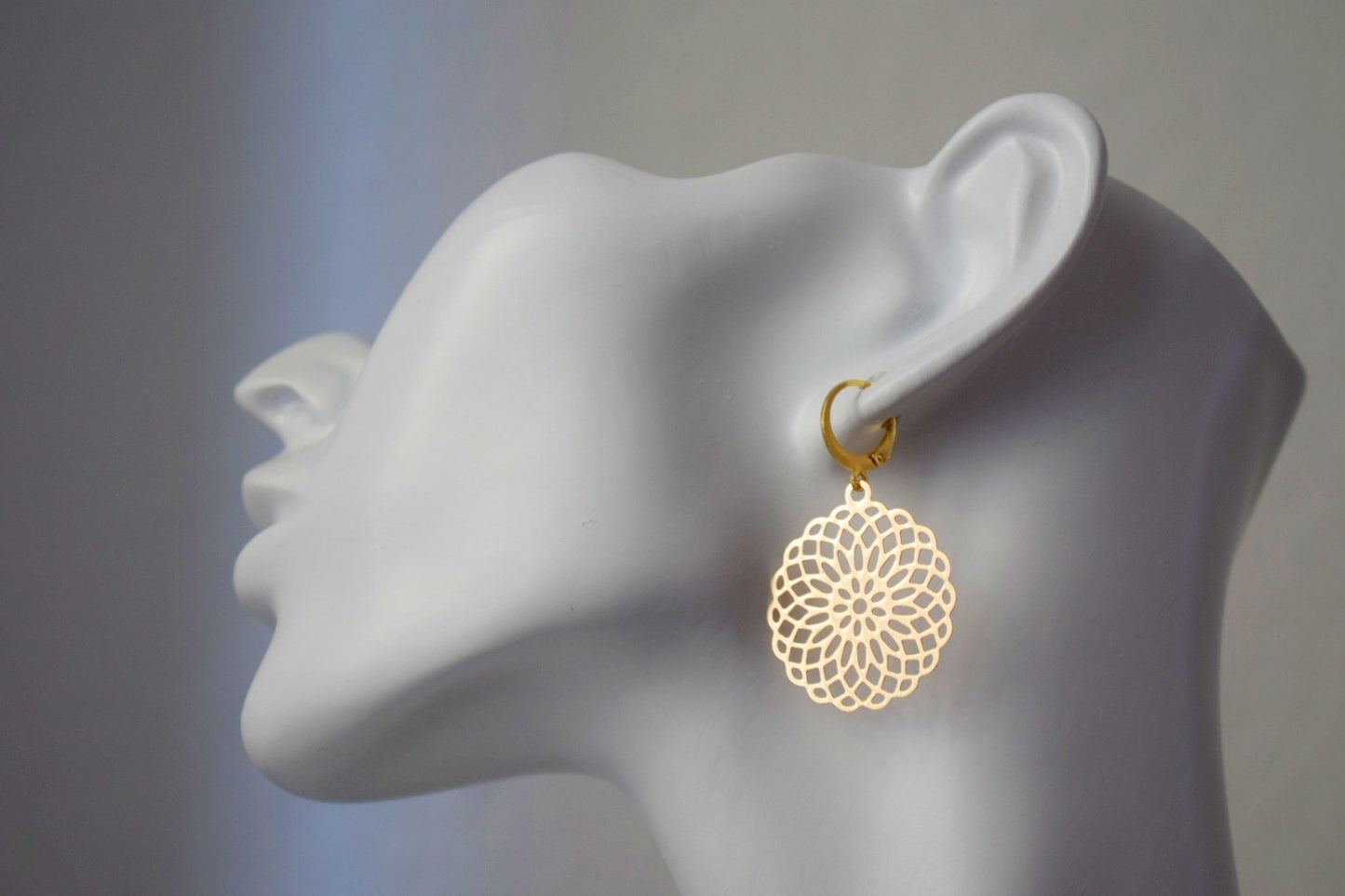 Mandala-Ohrringe, Ornament-Ohrringe für Frauen, Edelstahl-Huggie-Ohrringe, Boho-Filigran-Goldohrringe, Mandala-Schmuck, Geschenk für Sie