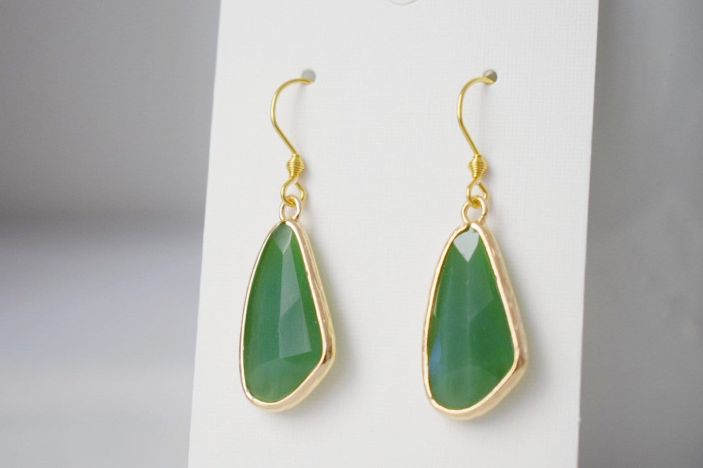 Glasohrringe, Große Tropfenohrringe, Facettierte Ohrringe, Aventurin grün, Lange Tropfen-Boho-Hängeohrringe, Glas-Goldschmuck