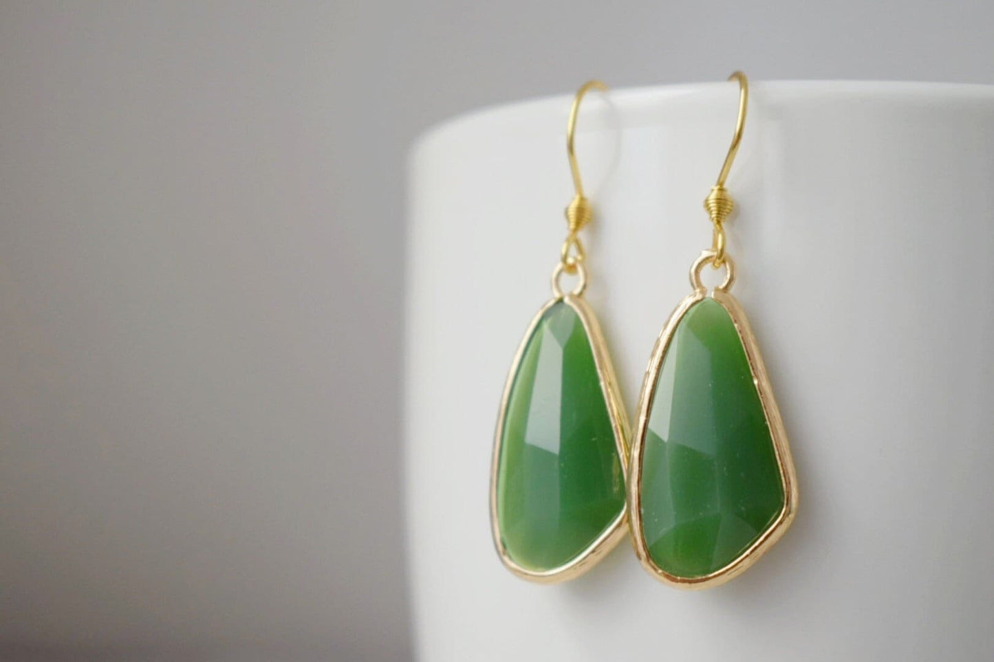 Glasohrringe, Große Tropfenohrringe, Facettierte Ohrringe, Aventurin grün, Lange Tropfen-Boho-Hängeohrringe, Glas-Goldschmuck