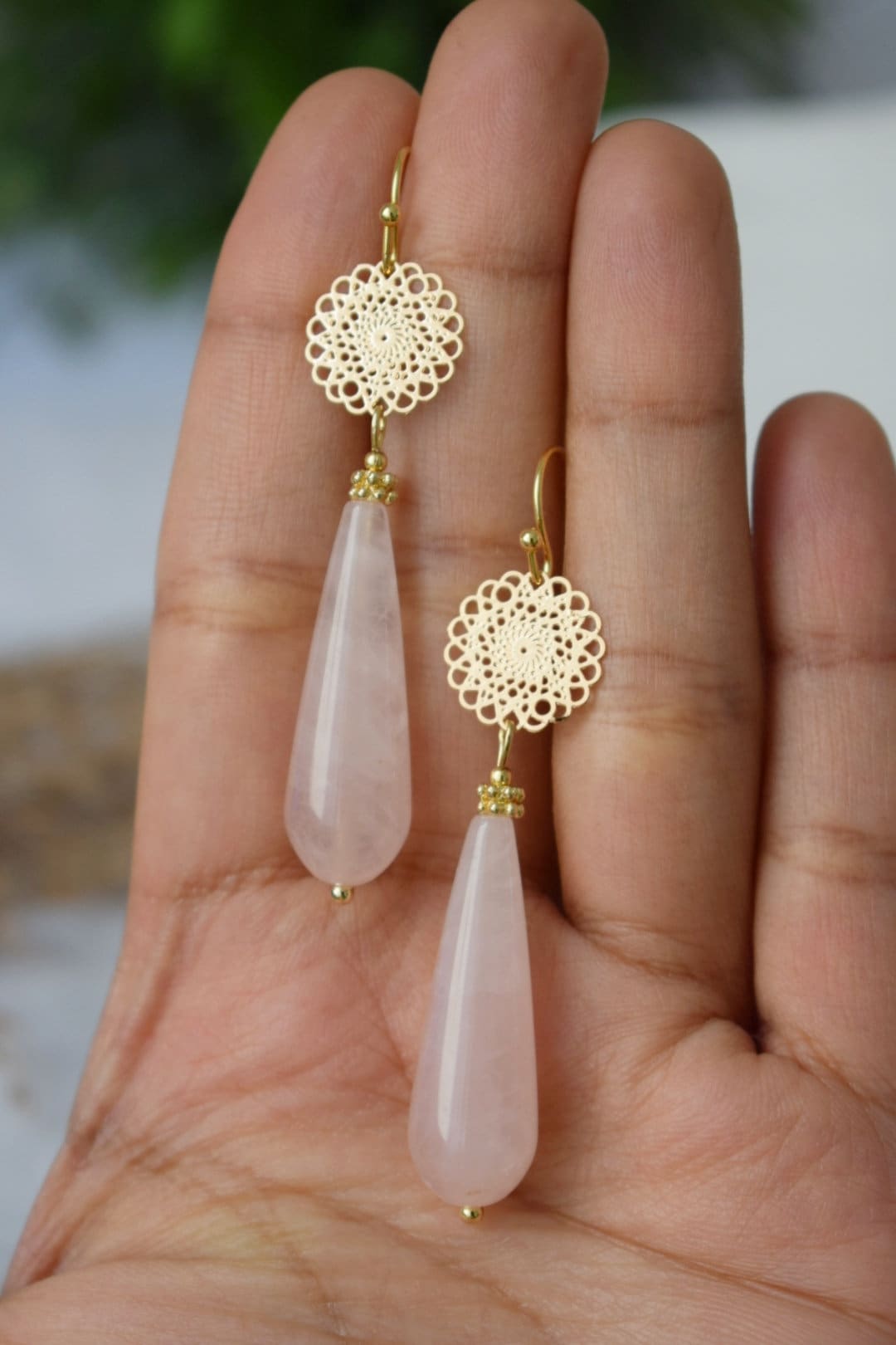 Natürliche Rosenquarz Ohrringe Gold, Lange Tropfen Ohrringe, Mandala, Edelstein Tropfen Ohrringe, Hochzeit Ohrringe, Rosenquarz Schmuck