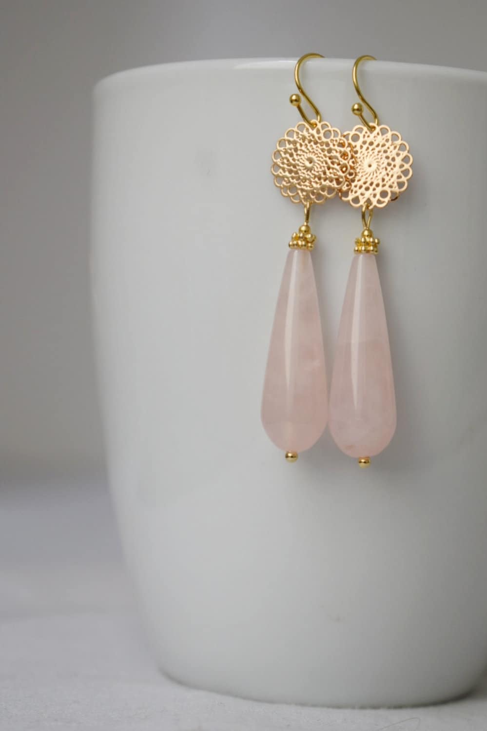 Natürliche Rosenquarz Ohrringe Gold, Lange Tropfen Ohrringe, Mandala, Edelstein Tropfen Ohrringe, Hochzeit Ohrringe, Rosenquarz Schmuck