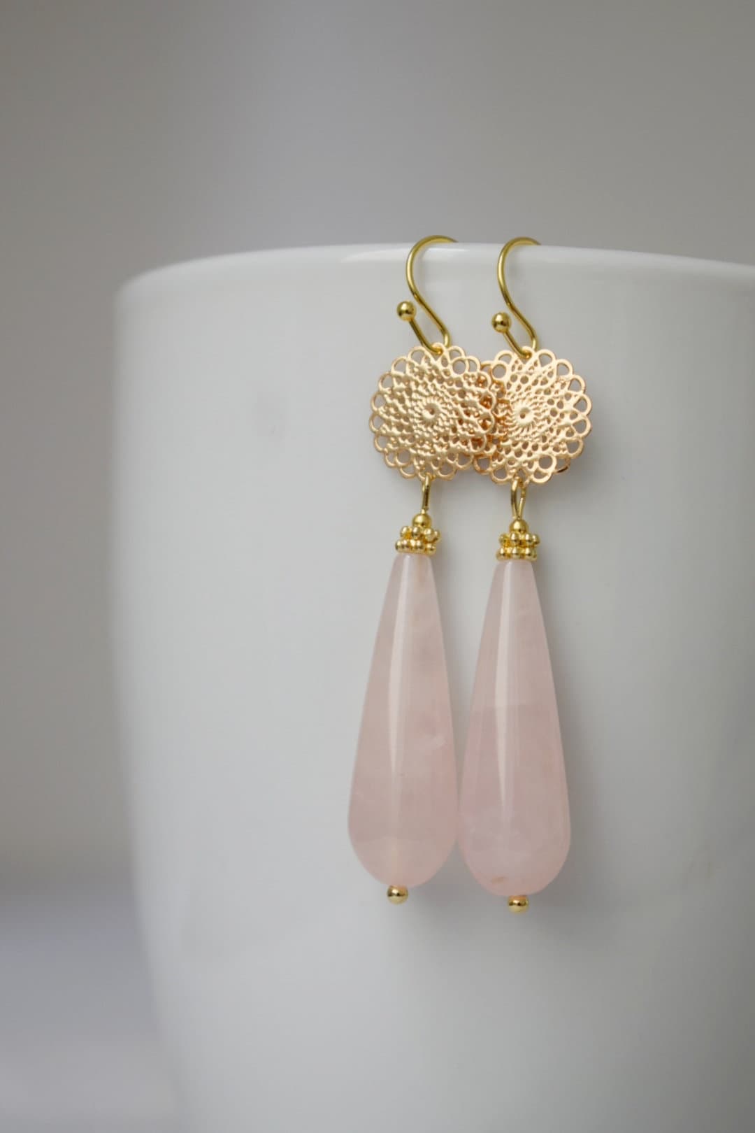 Natürliche Rosenquarz Ohrringe Gold, Lange Tropfen Ohrringe, Mandala, Edelstein Tropfen Ohrringe, Hochzeit Ohrringe, Rosenquarz Schmuck
