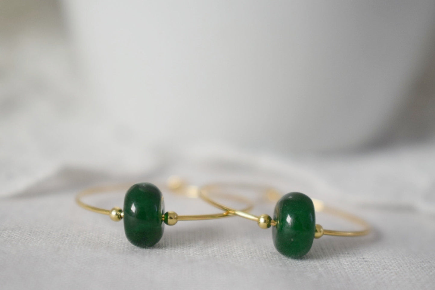 Creolen aus dunkelgrüner Jade, Edelstein-Creolen, 18 Karat vergoldeter Edelstahl, Smaragdgrün, Minimalistisch, Boho-Schmuckgeschenk