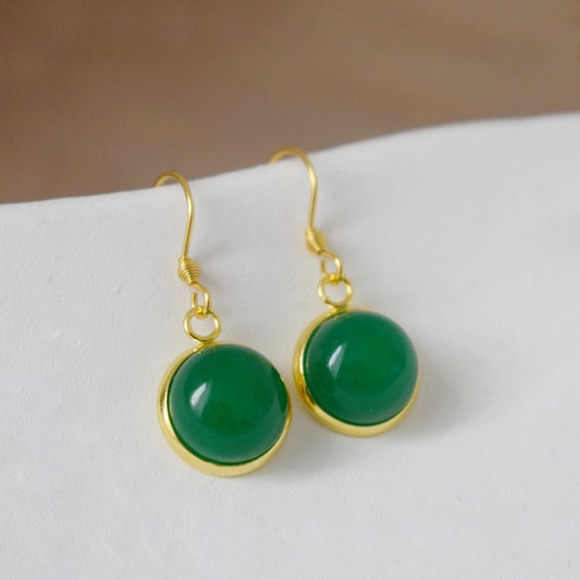 Jadegrüne Ohrringe, runde Edelstein-Ohrringe, 12 mm Stein-Ohrhänger, 18 Karat vergoldeter Edelstahlschmuck, Bestes Geschenk für Sie