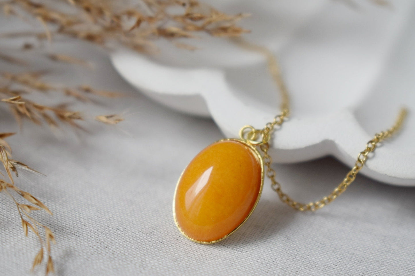 Halskette Gelbe Jade Oval Gold Anhänger für Frauen, Gelbe Edelstein Halskette, Lange gelbe Stein Halskette, handgefertigter Schmuck, Geschenk für Sie