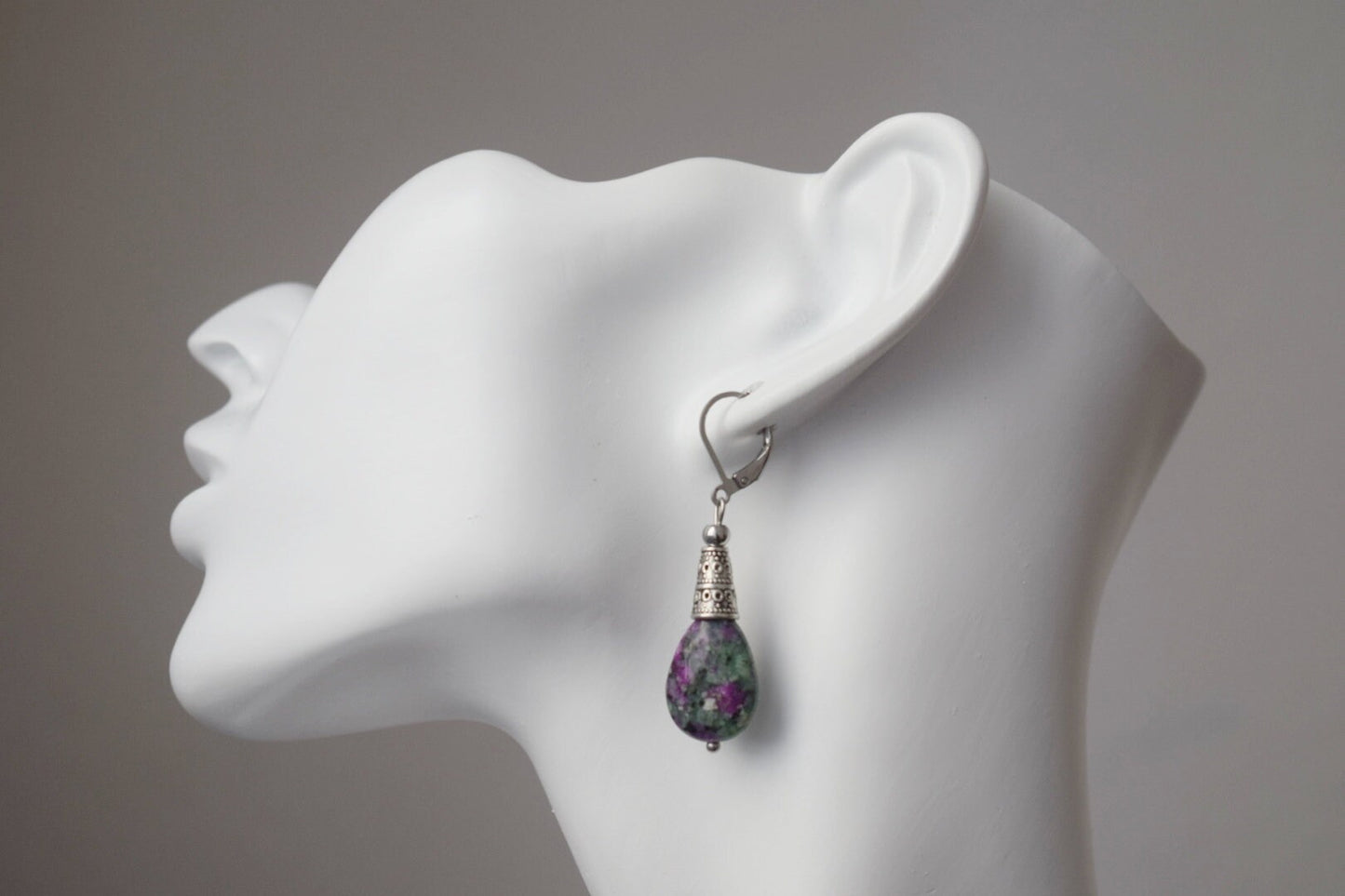 Creolen mit Rubin in Zoisit, Perlen-Ohrringe in Tropfenform, baumelnde Ohrringe aus Edelstahl mit Edelsteinen, Grün, Rosa, Silber, Rubin-Fuchsit-Schmuck